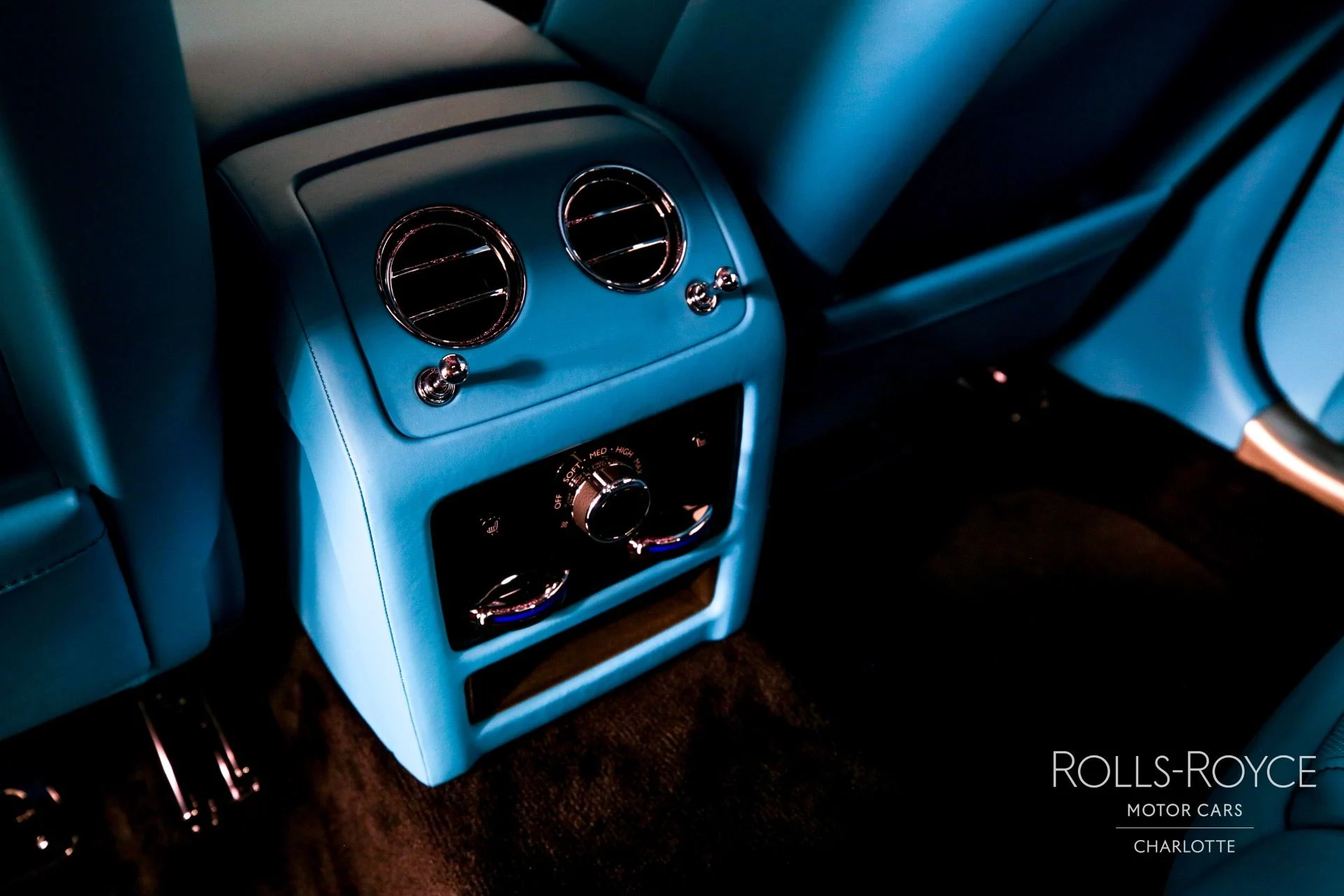 mph019_3046465433_Used_2024_Rolls_Royce_Ghost_1747773280_d2d0e71706