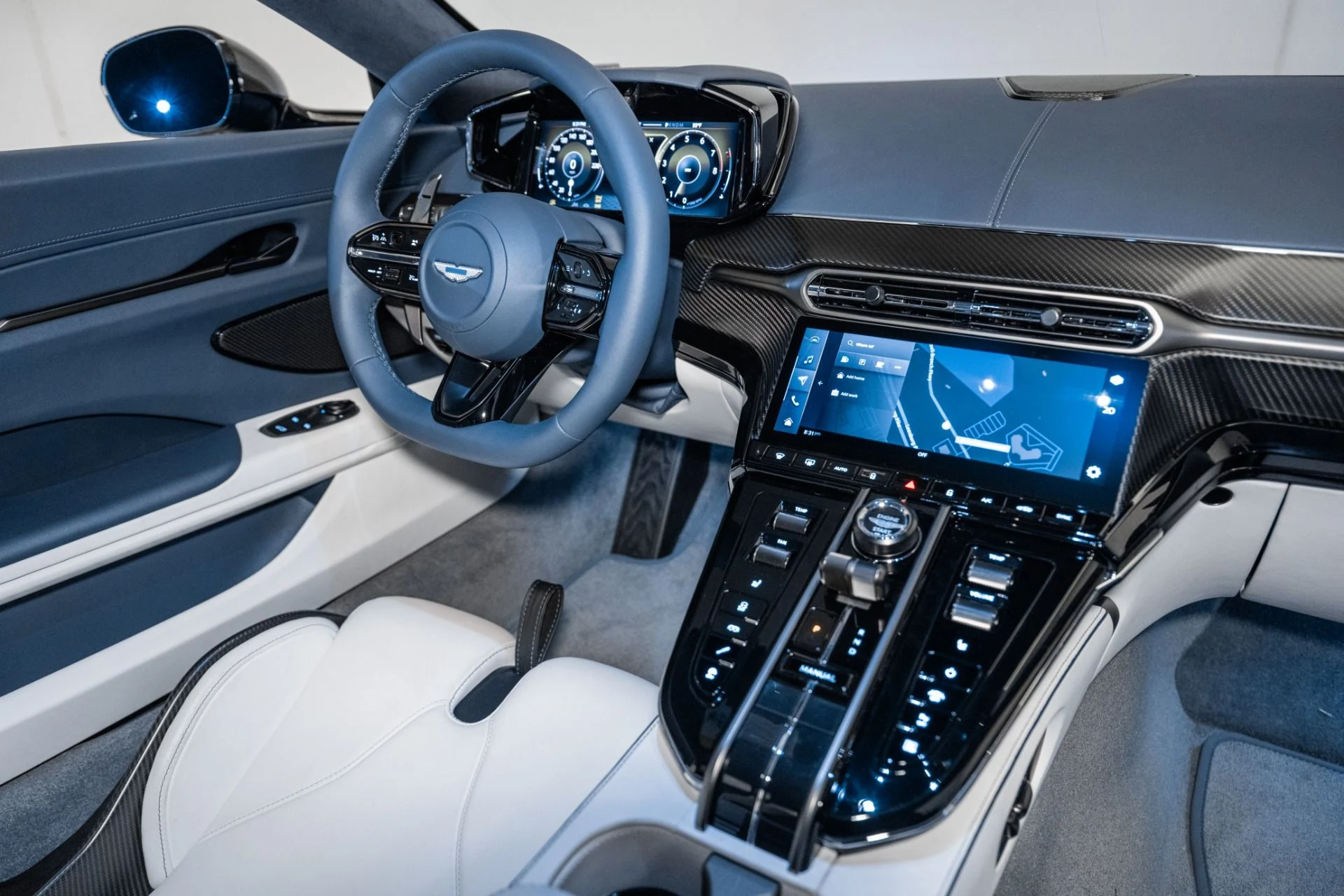 mph019_3048659522_Used_2025_Aston_Martin_Vantage_Coupe_1741617065_0cf9650413