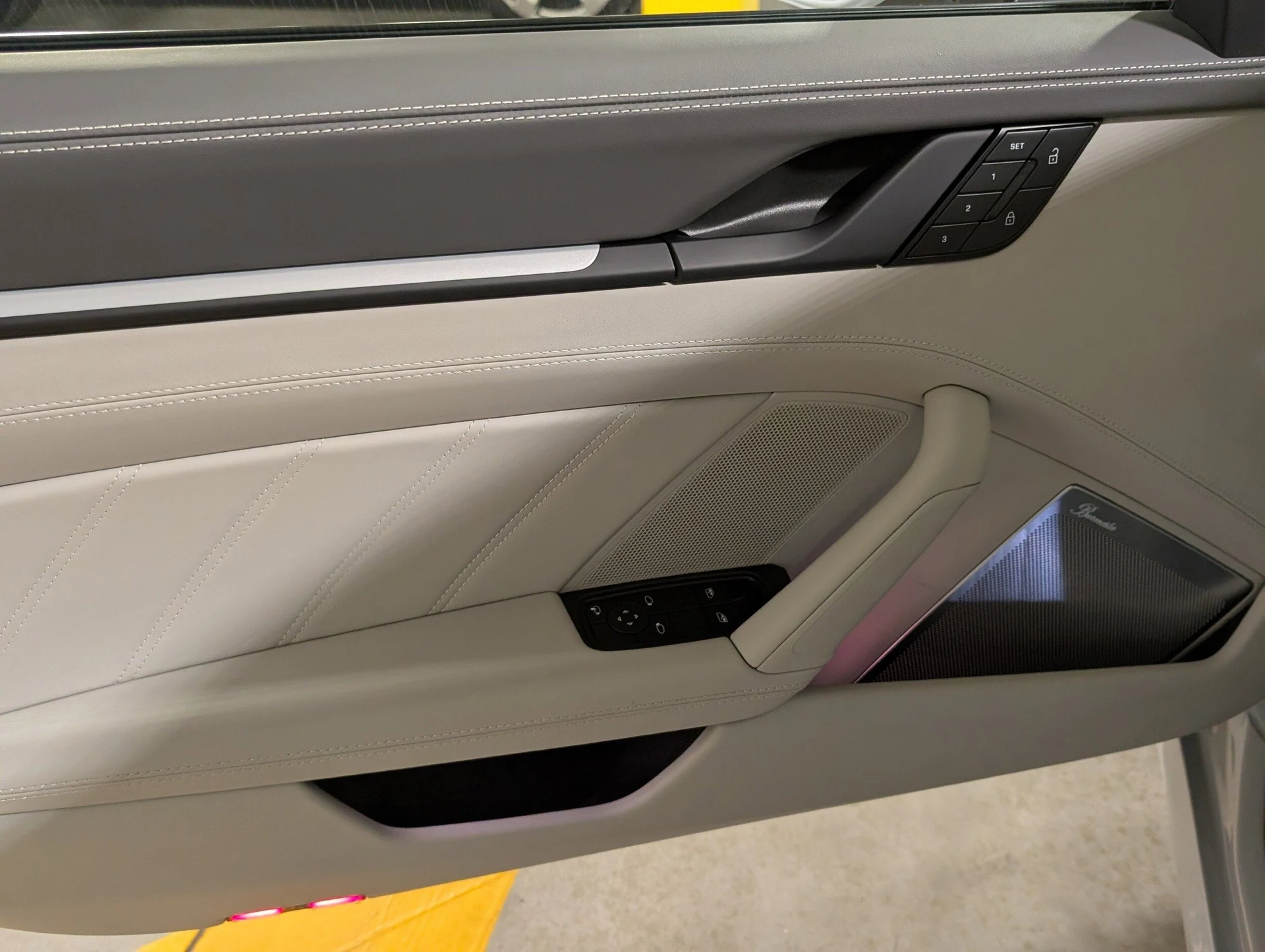 mph019_3049890722_f3fc50a1f8bff557ddd5d312877fb850x_292bcee2e2