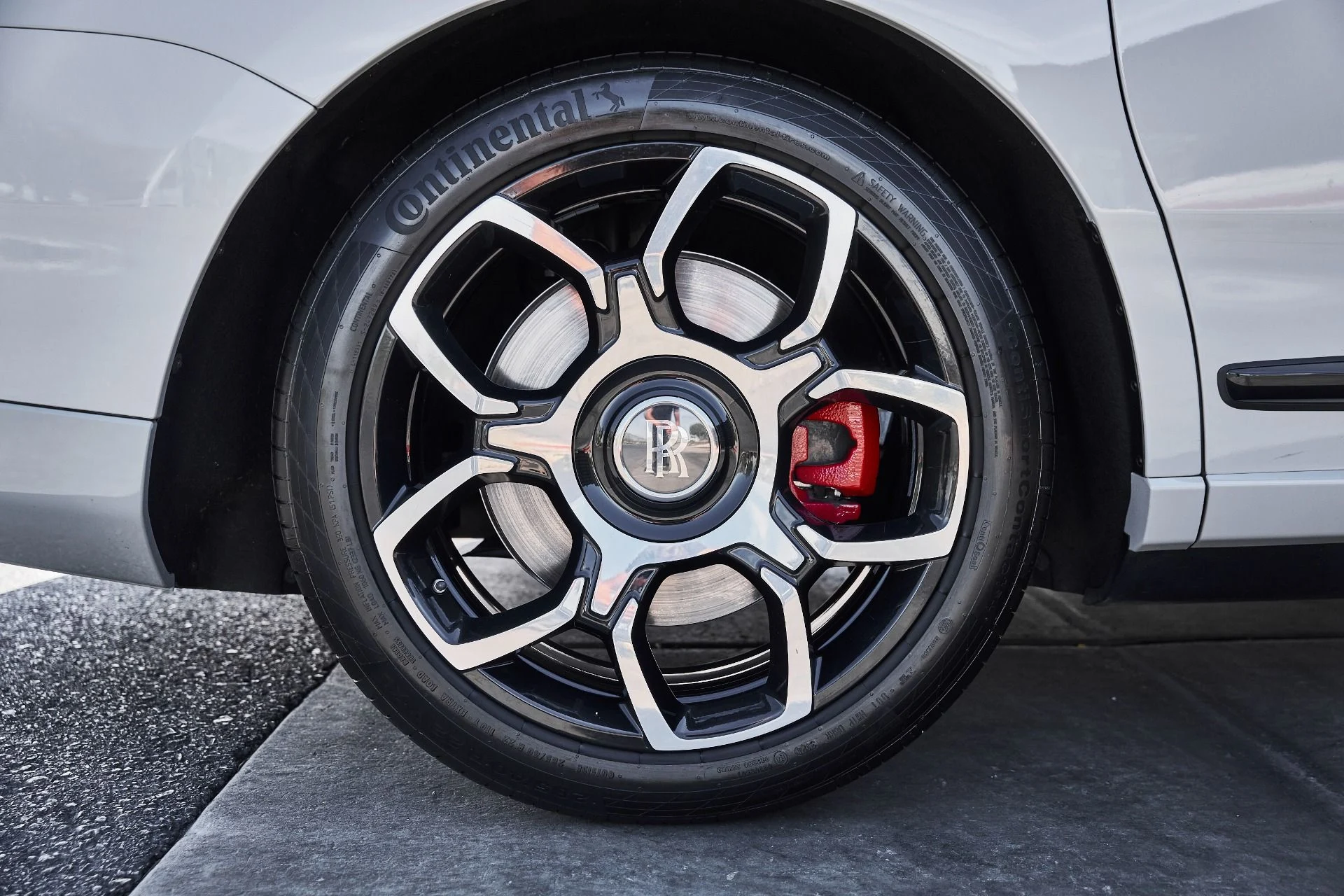 mph019_3057198714_Used_2024_Rolls_Royce_Cullinan_Black_Badge_1775870962_4c2d00b523