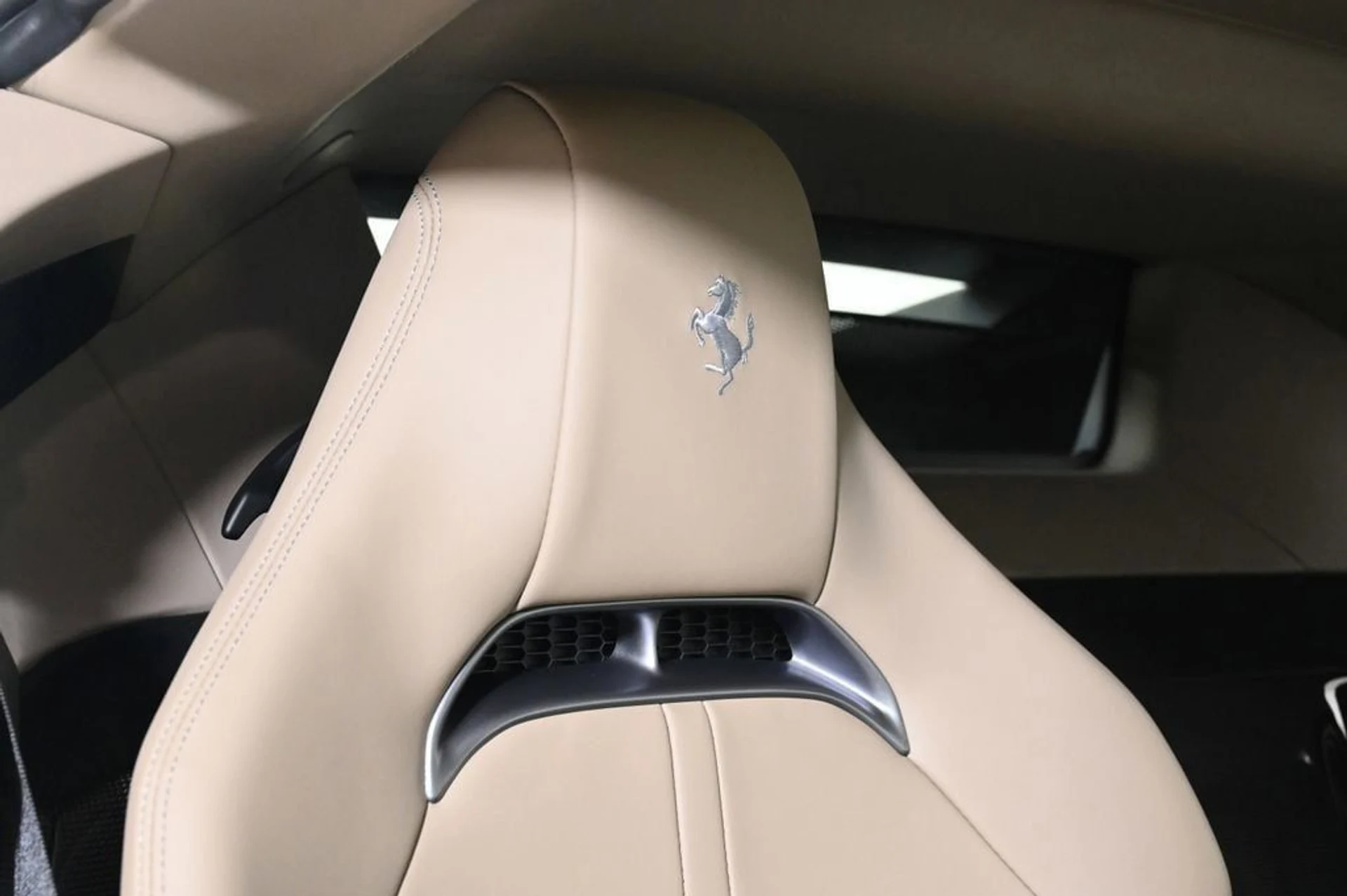 mph019_305960036_0add8af18401484ab4530b0385c04077_90a2685210