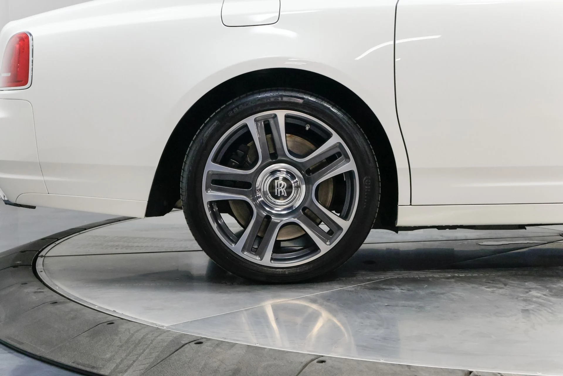 mph019_3075859205_Used_2016_Rolls_Royce_Ghost_Base_1761576536_3d4082d63d