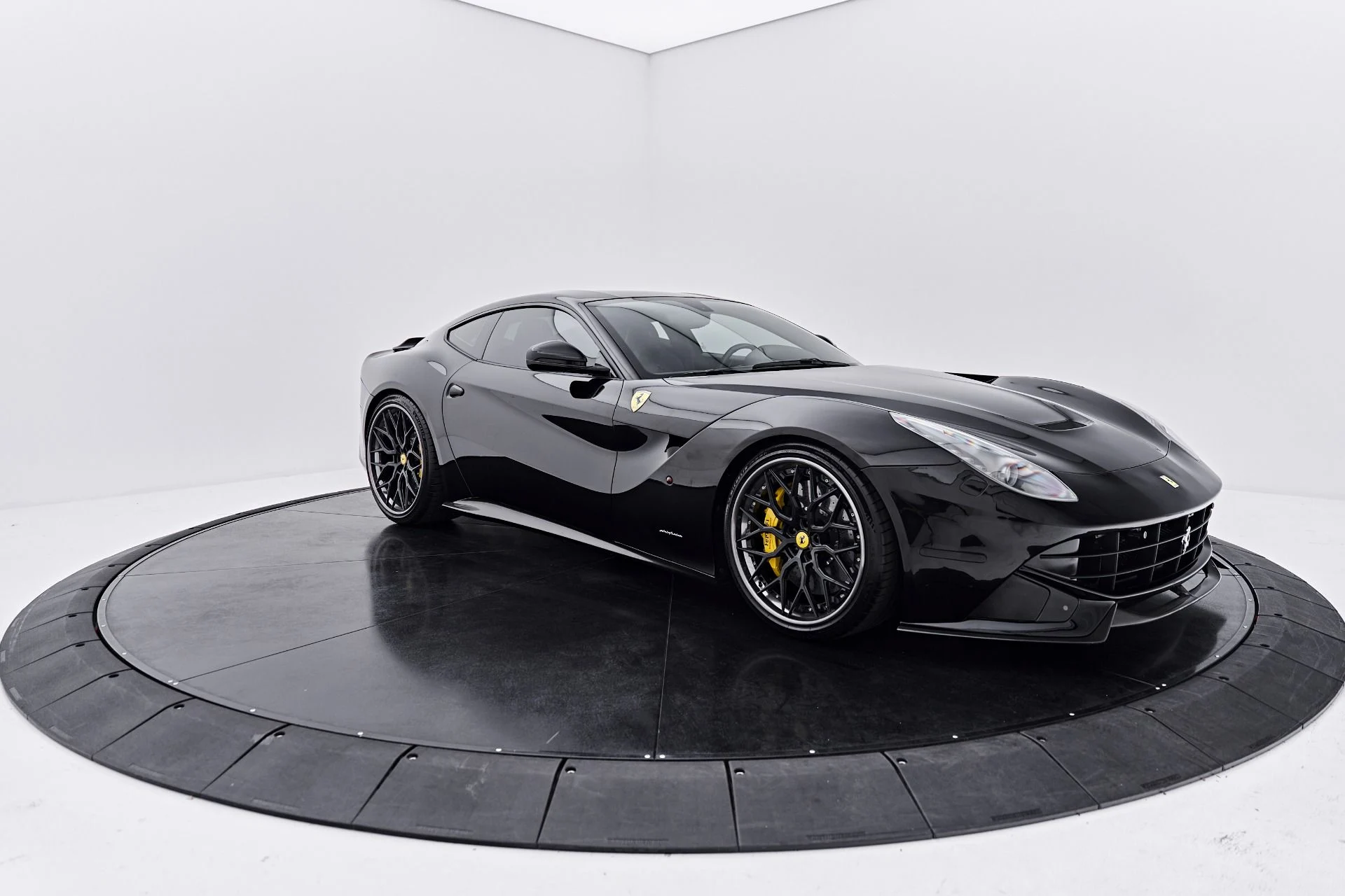 mph019_3078680450_Used_2015_Ferrari_F12_Berlinetta_1790206492_4be19c2194