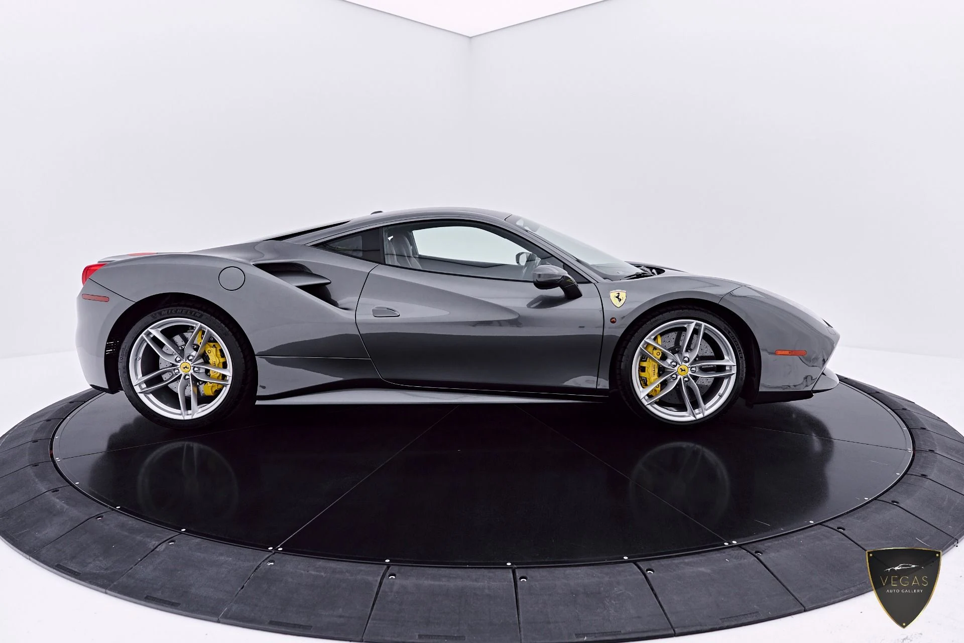 mph019_3081350401_Used_2018_Ferrari_488_GTB_Base_1783498160_ccef2172f3