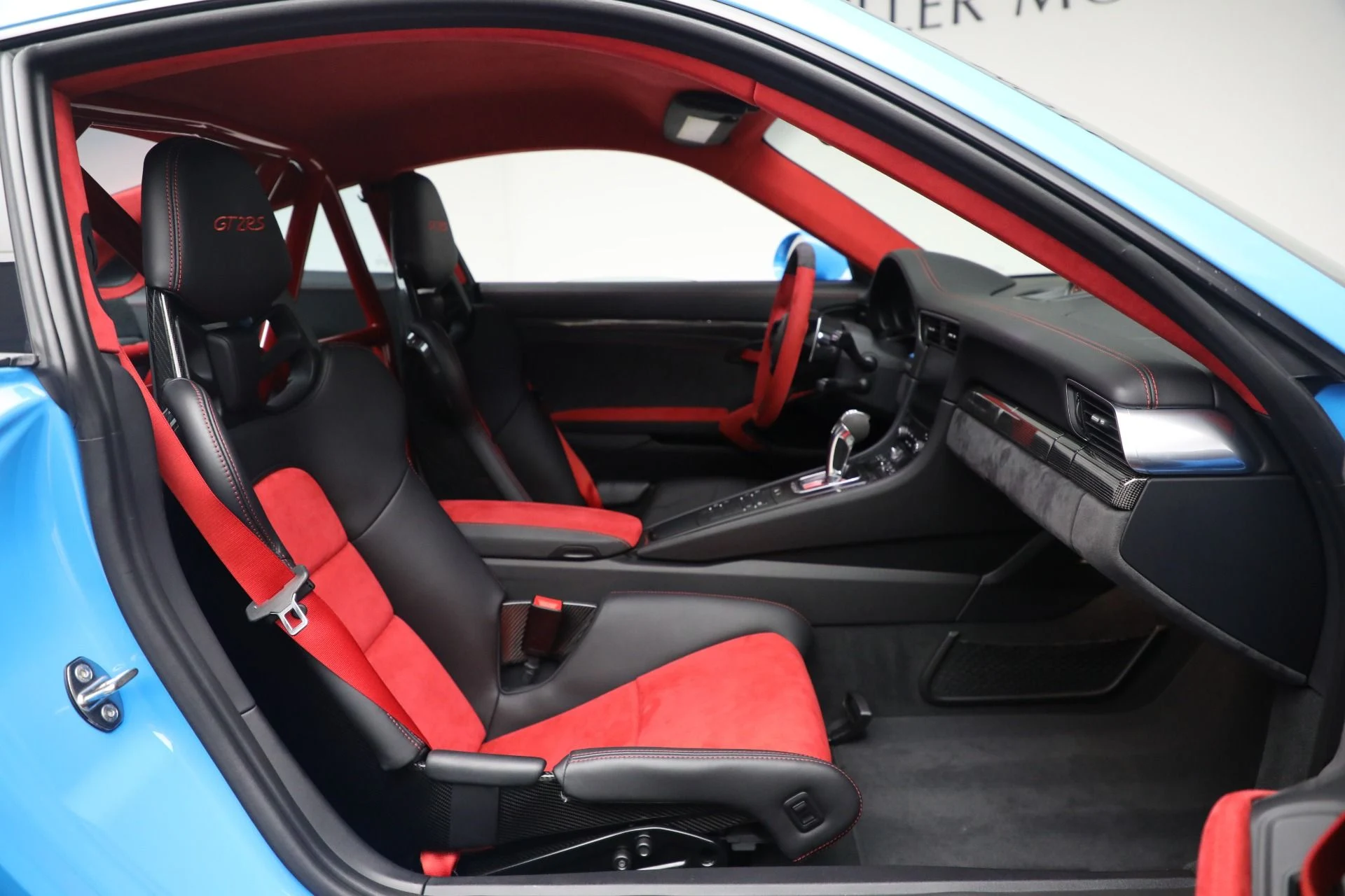 mph019_3084596121_Used_2018_Porsche_911_GT_2_RS_a01691bcdf