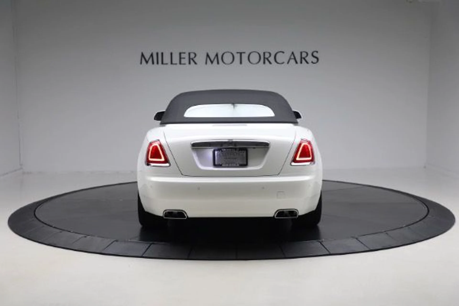 mph019_309477848_Used_2018_Rolls_Royce_Dawn_bdf55ce22a