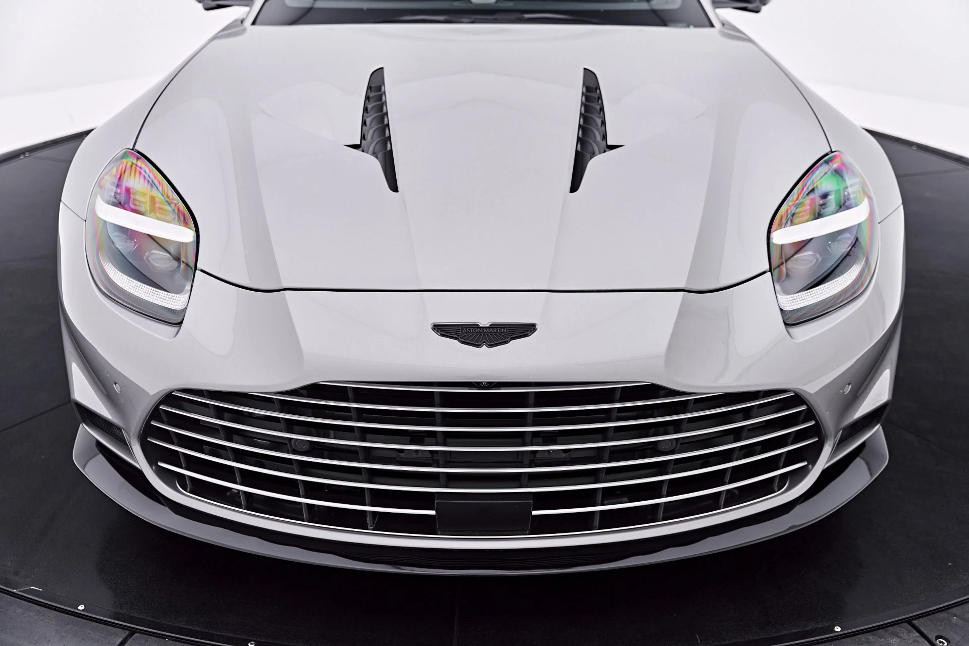 mph019_3112192643_Used_2025_Aston_Martin_Vanquish_V12_1786045796_06f57a335e