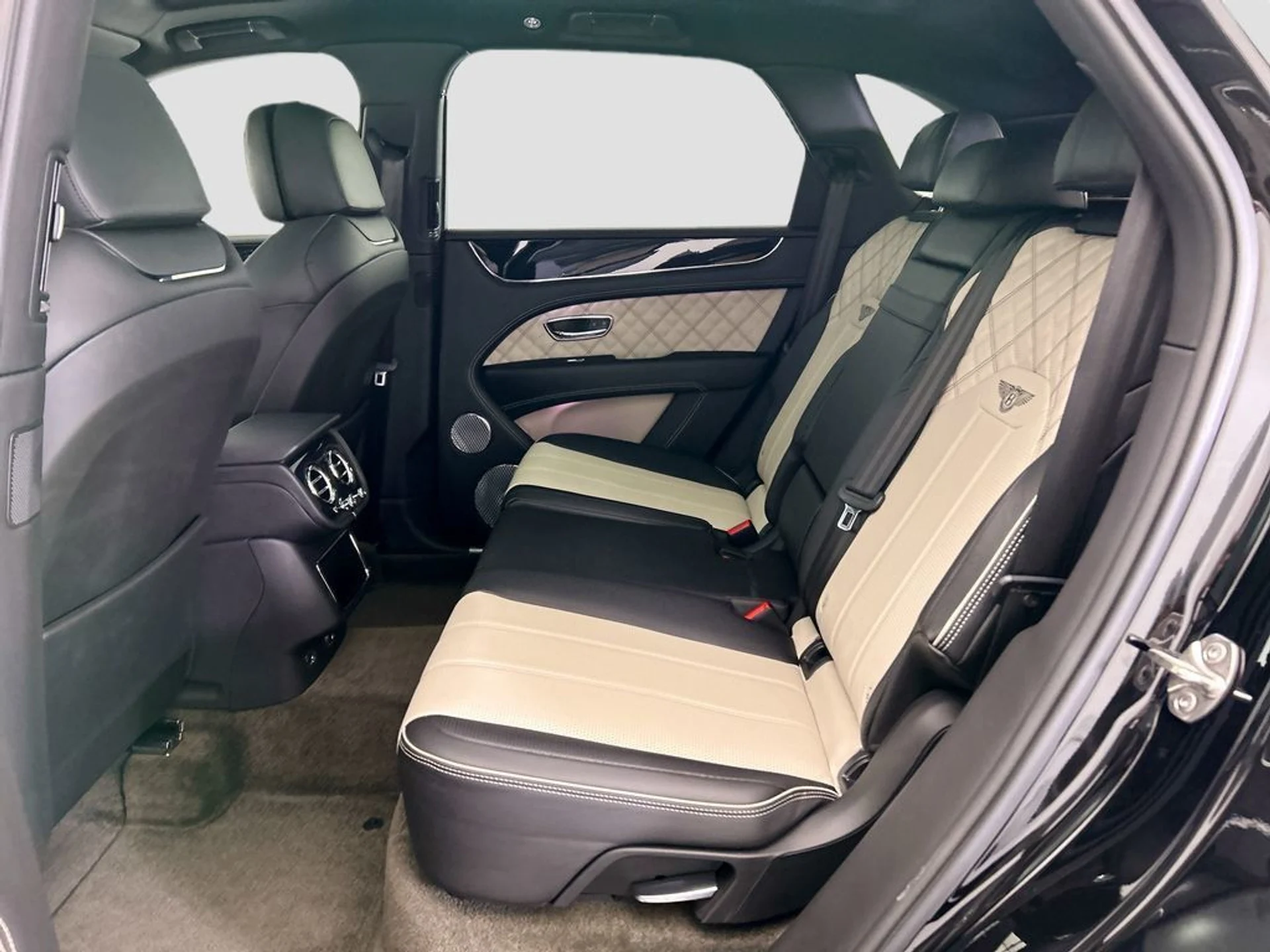 mph019_3117397885_used_2021_bentley_bentayga_v8awd_8119_23037216_20_1024_fedcd02125