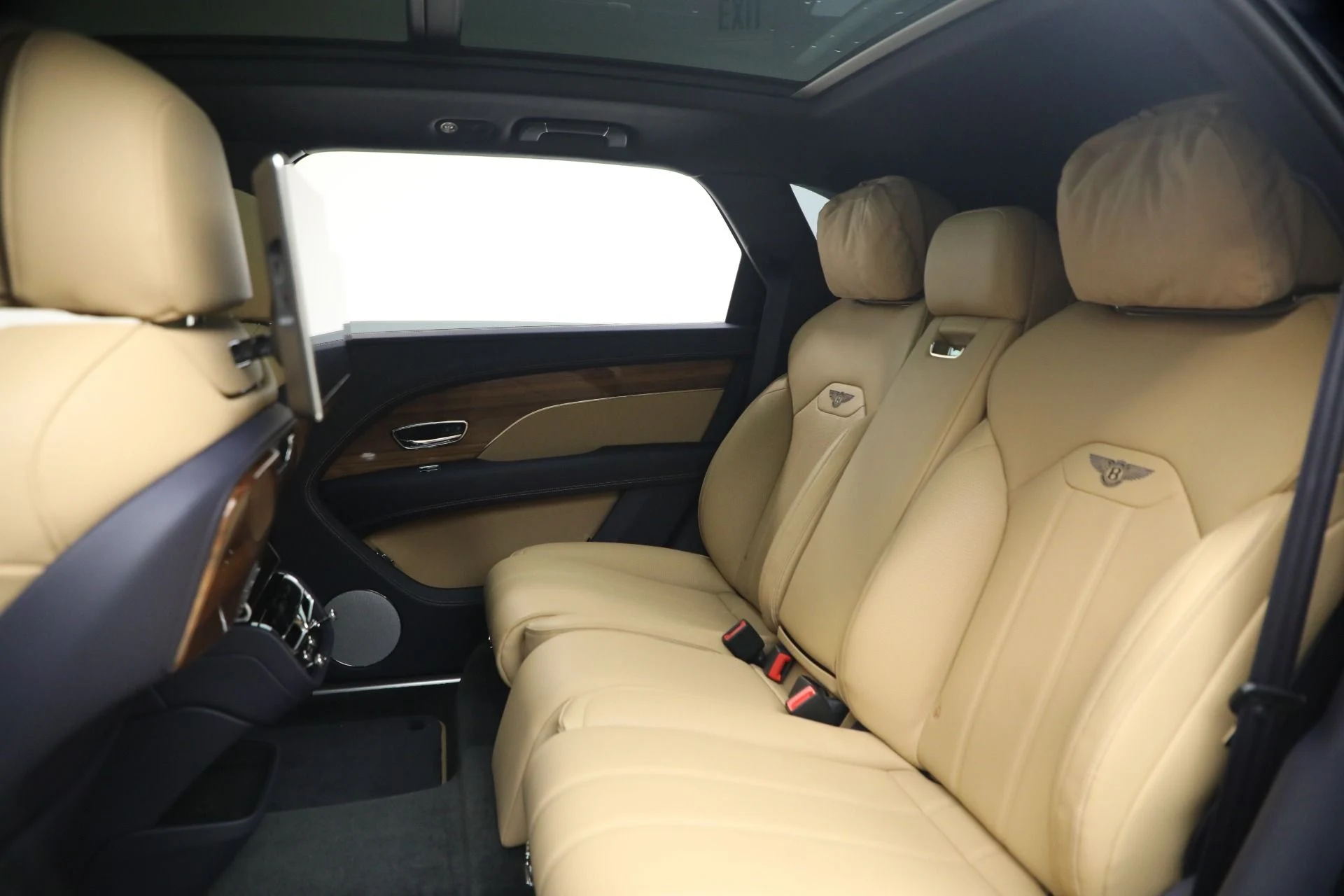 mph019_3125741026_Used_2024_Bentley_Bentayga_EWB_V8_1768588174_41dfb8bc4e