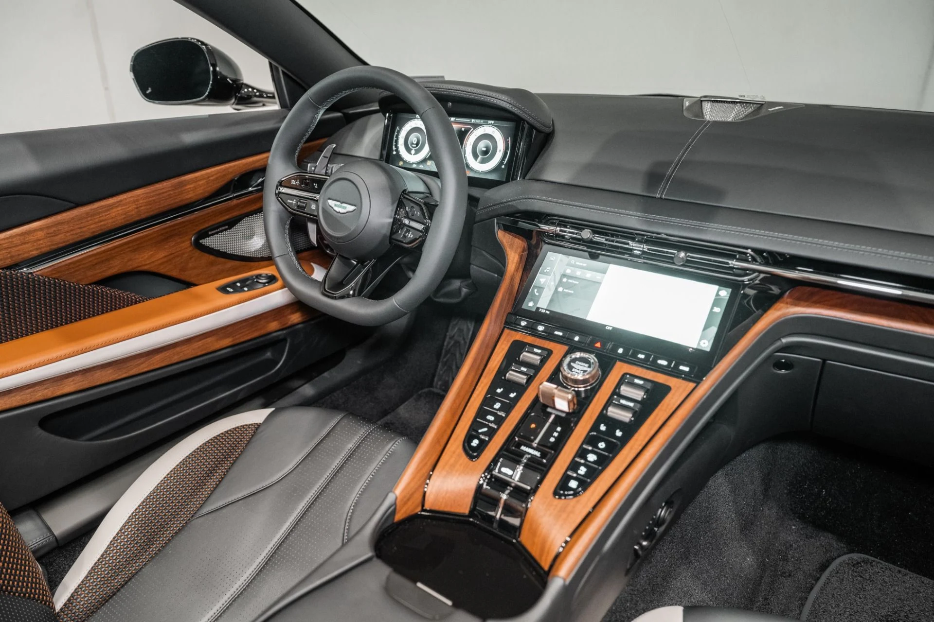 mph019_3143751388_New_2026_Aston_Martin_DB_12_Volante_1772211091_1b4742b9b1