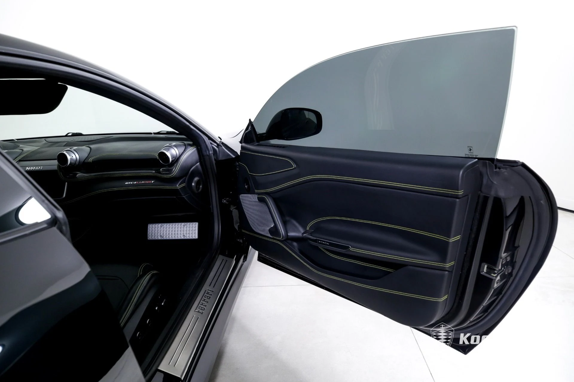 mph019_3145860539_Used_2018_Ferrari_GTC_4_Lusso_T_1761056109_99ca06f4be