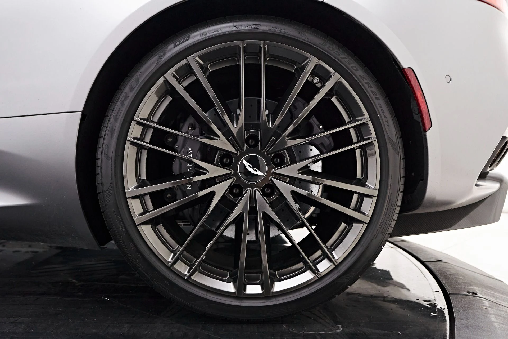 mph019_3147789289_Used_2021_Aston_Martin_DBS_Superleggera_1720056677_f7457b19e5