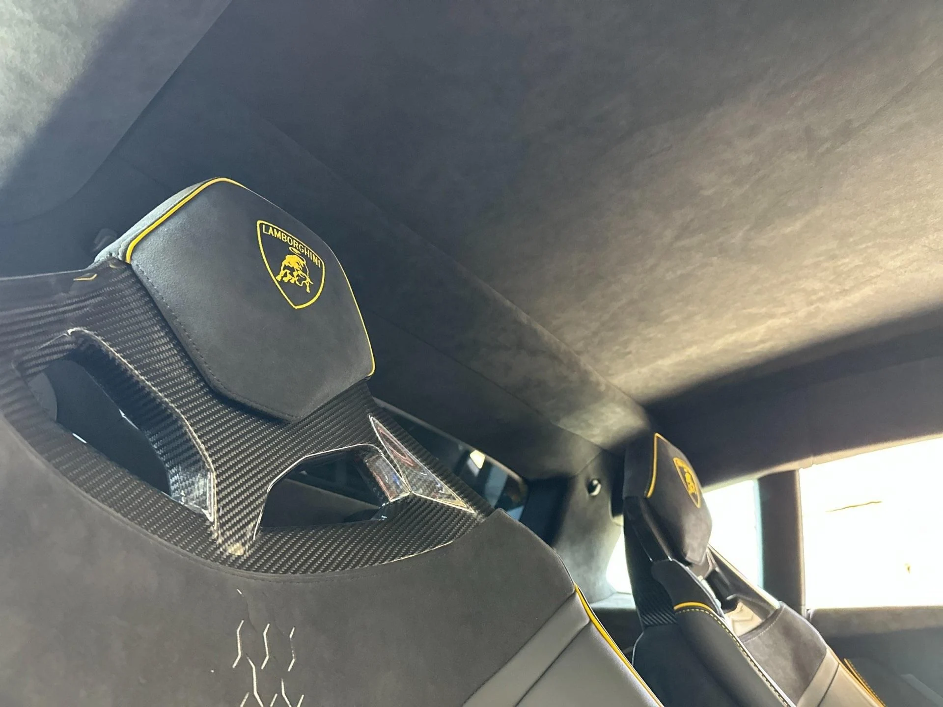 mph019_3147973391_Used_2023_Lamborghini_Huracan_Sterrato_Base_1747423541_ac953d1fd5