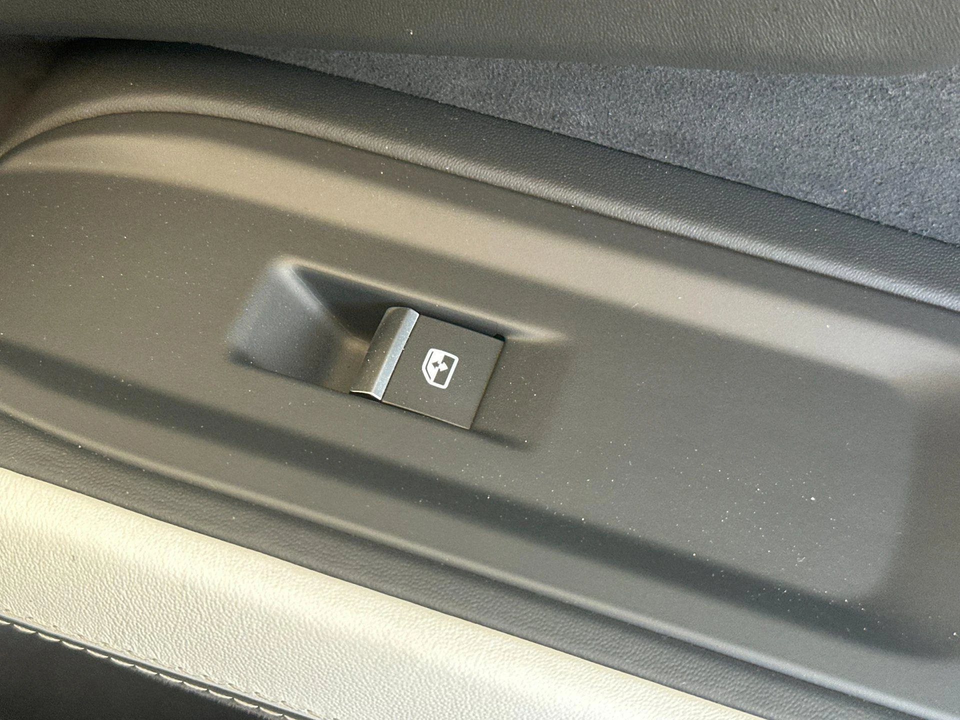 mph019_31540903_New_2025_Lamborghini_Urus_SE_1777105882_a45c550114