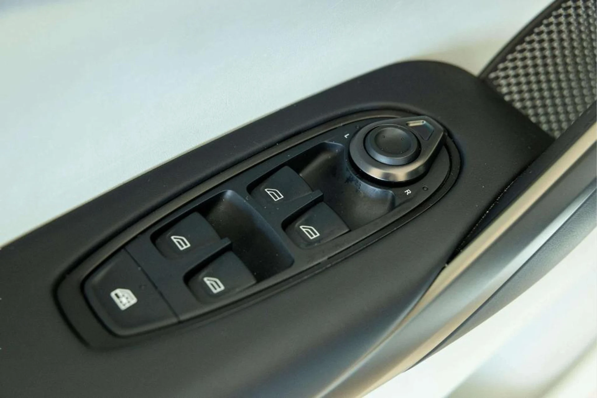 mph019_3156190024_SPO_Eu7_Ob_UZ_Ce_F4_G_Al_VN_Rx_HAA_Gw_107ae5ada9