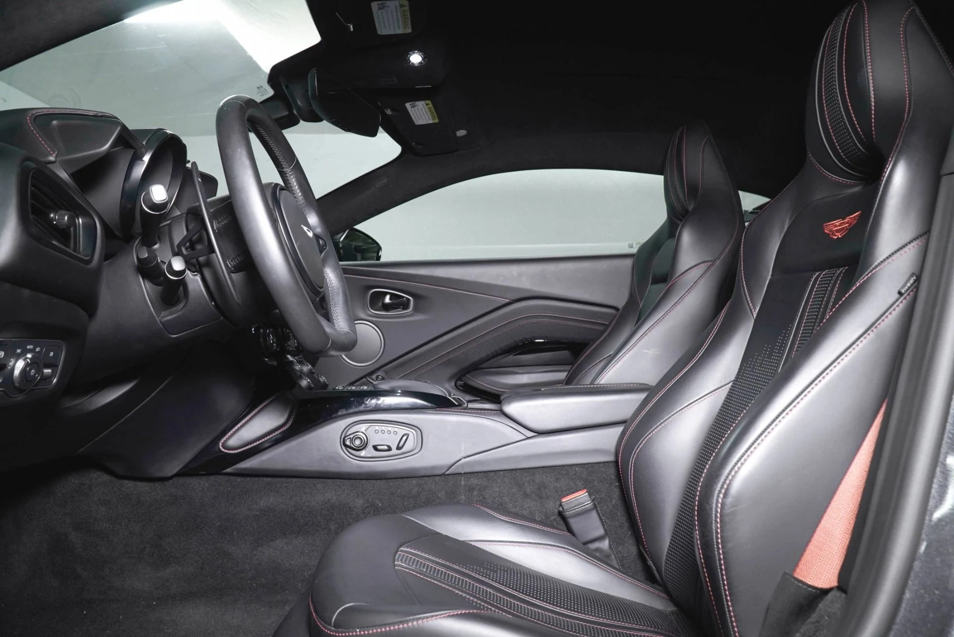 mph019_3157950468_Used_2023_Aston_Martin_Vantage_1779907330_ec0a779bd9
