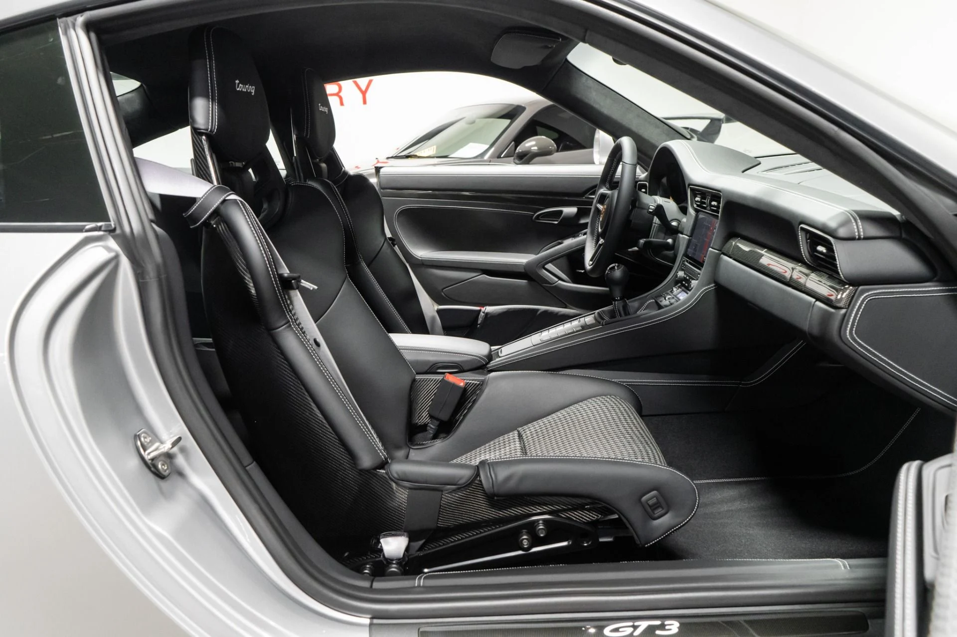 mph019_3167734221_Used_2018_Porsche_911_GT_3_Touring_1756161352_6c5595885a
