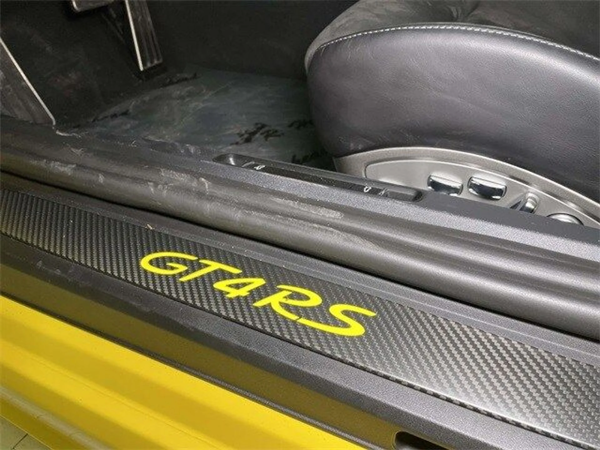 mph019_3178275408_5a9c6b81dd4cb87b66c0e84231422db2x_6938ffe5d0