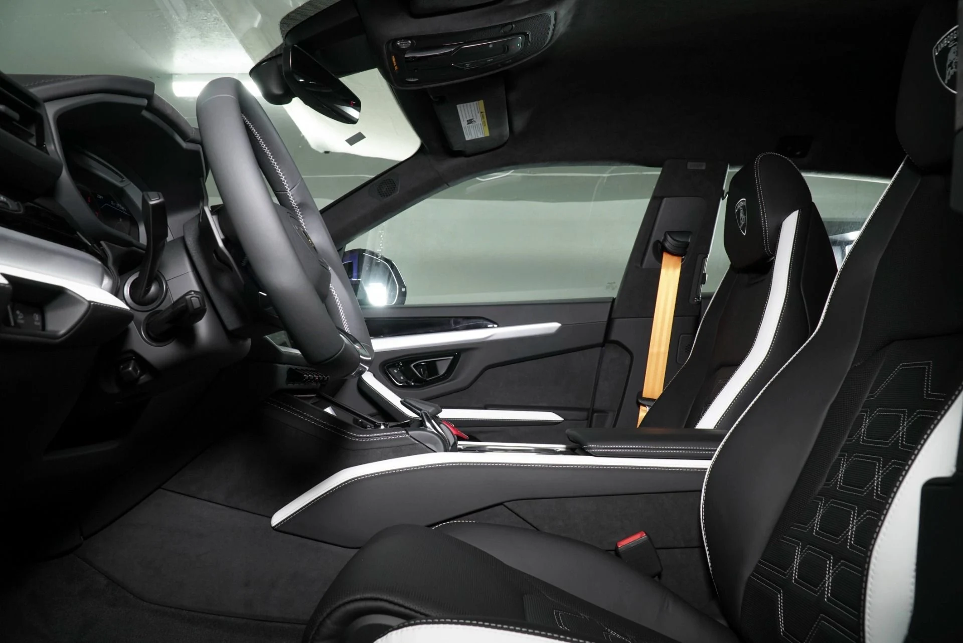 mph019_317901634_New_2025_Lamborghini_Urus_SE_1772563576_e410c891e1