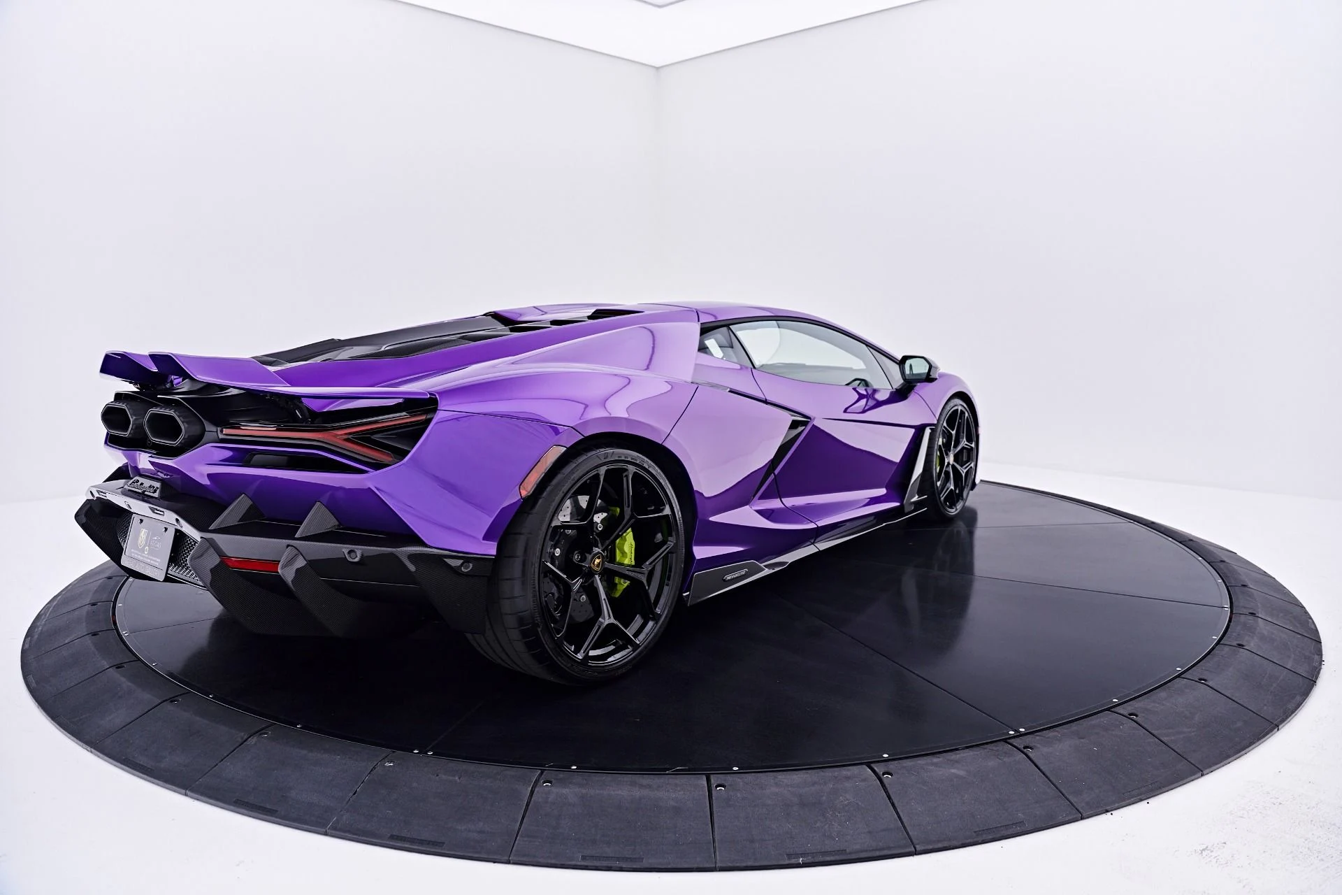 mph019_3180628398_Used_2025_Lamborghini_Revuelto_Base_1784242609_9fbb081f4c