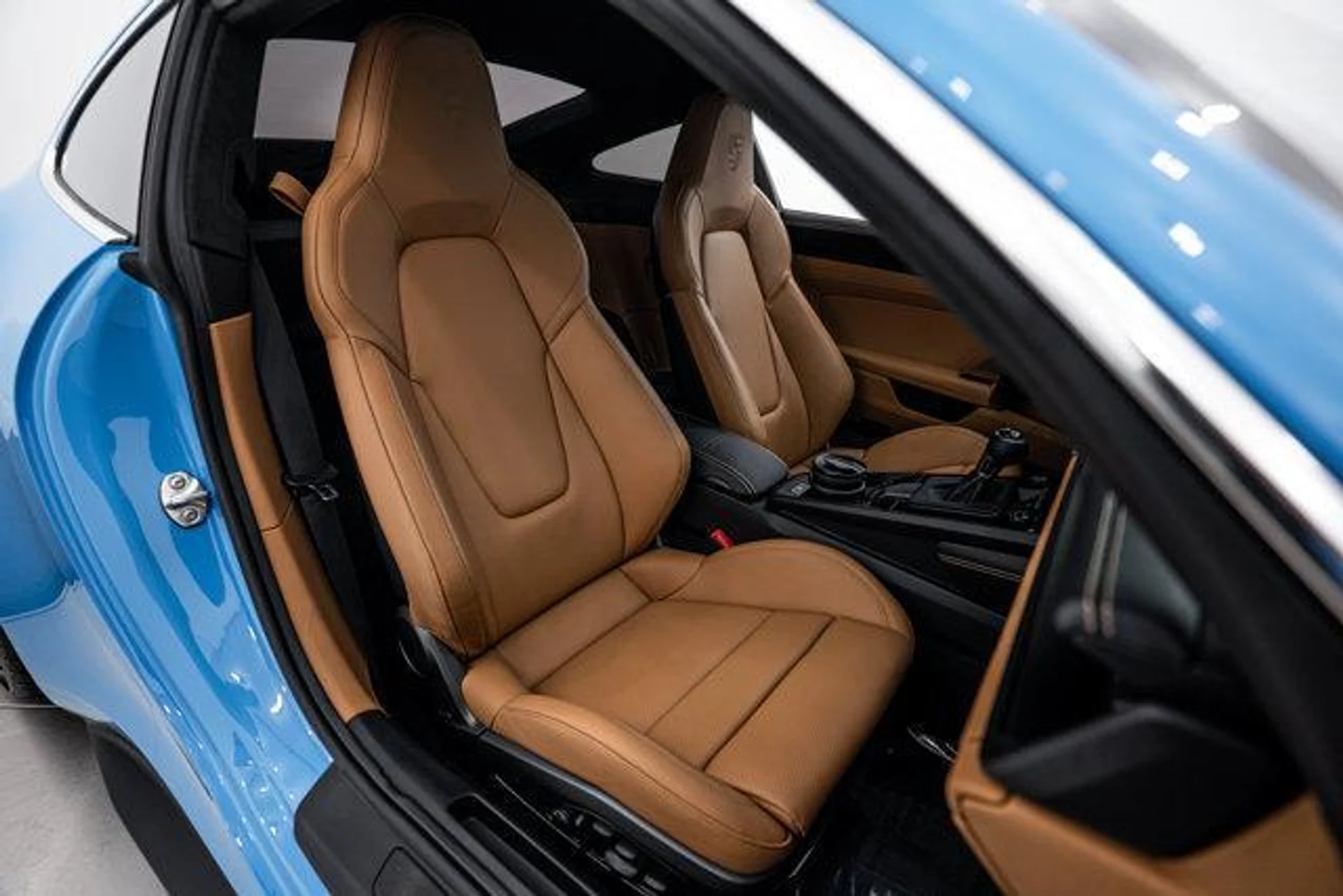 mph019_3198229717_0_O4mi_5fwmrjw_Pbvp6_Dy27_M_Wy_GM_5b1efba73e