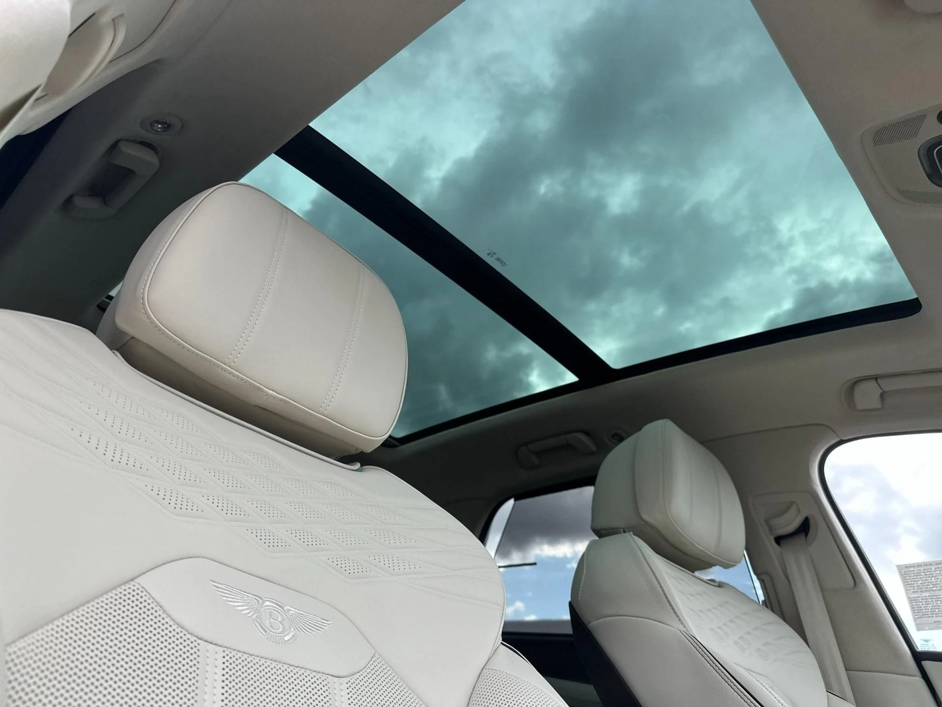 mph019_3209313854_Used_2025_Bentley_Bentayga_V8_1760604345_b69762c131