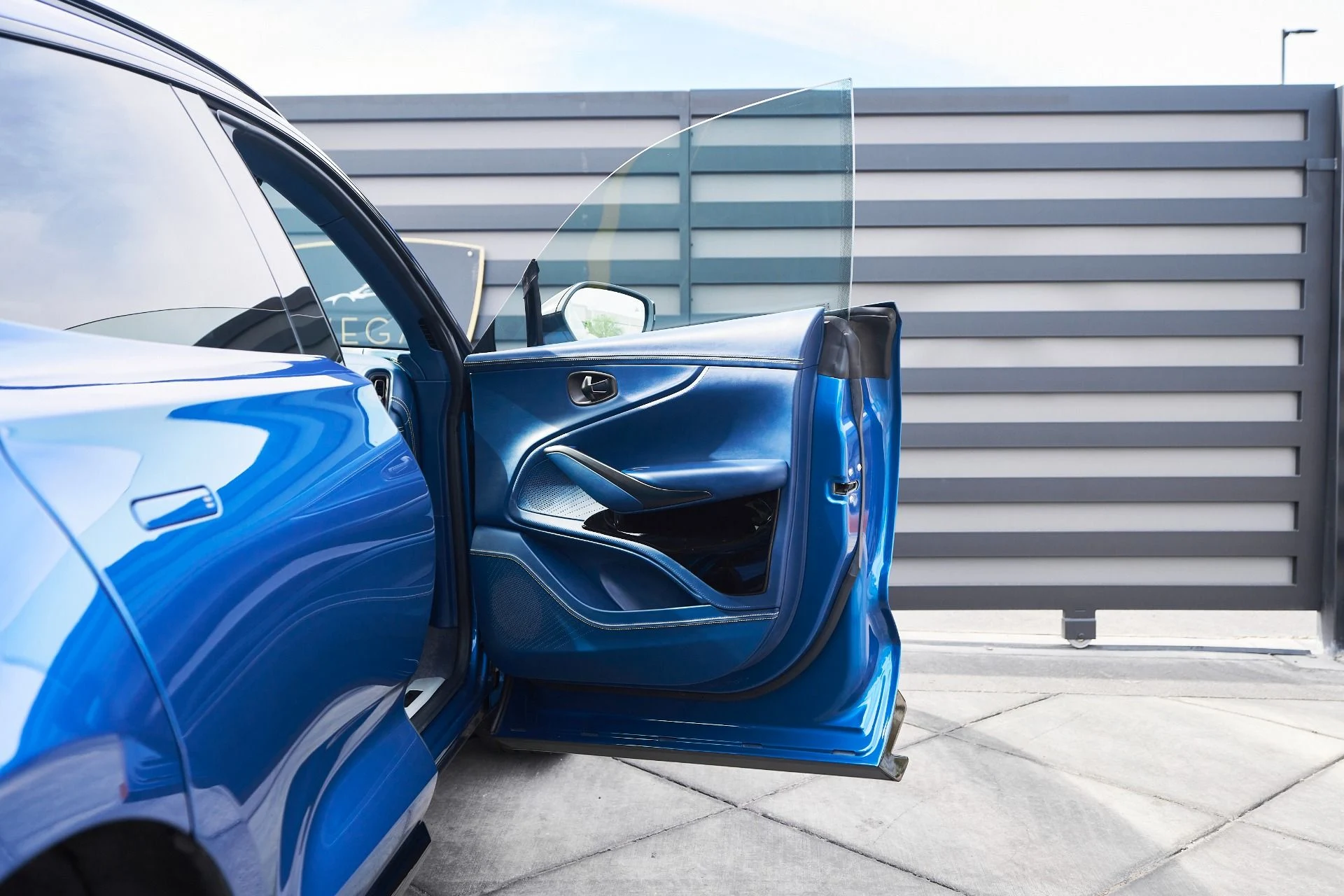 mph019_3209953038_Used_2023_Aston_Martin_DBX_707_1762900324_042dd3c225