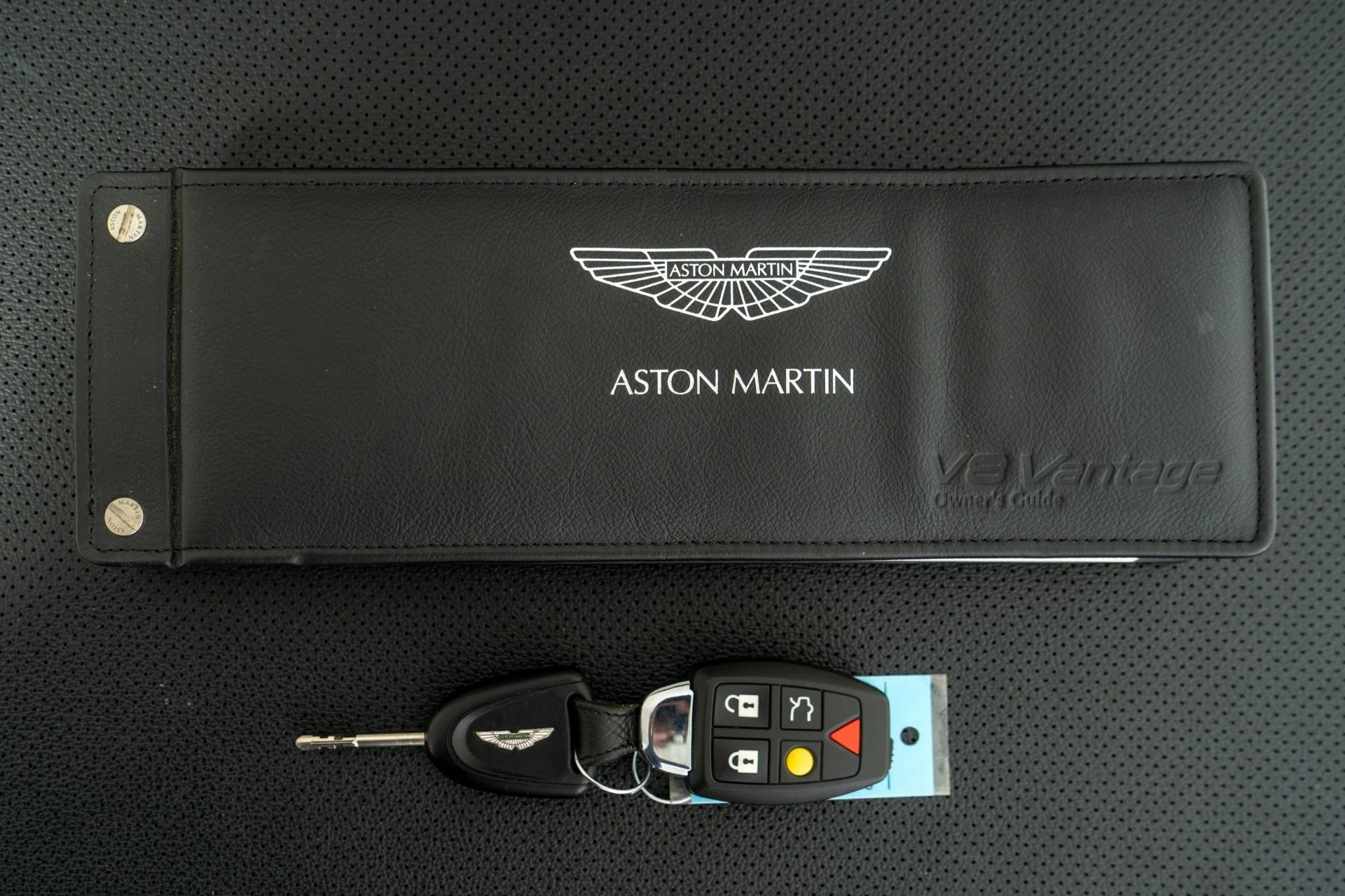 mph019_3210182942_Used_2008_Aston_Martin_V8_Vantage_Roadster_1756322519_78e45ef797