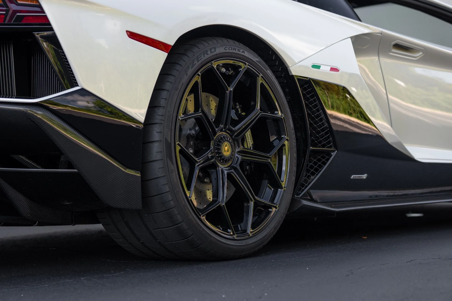 mph019_3211875013_Used_2022_Lamborghini_Aventador_LP_780_4_Ultimae_1758834809_a3d743e7f6