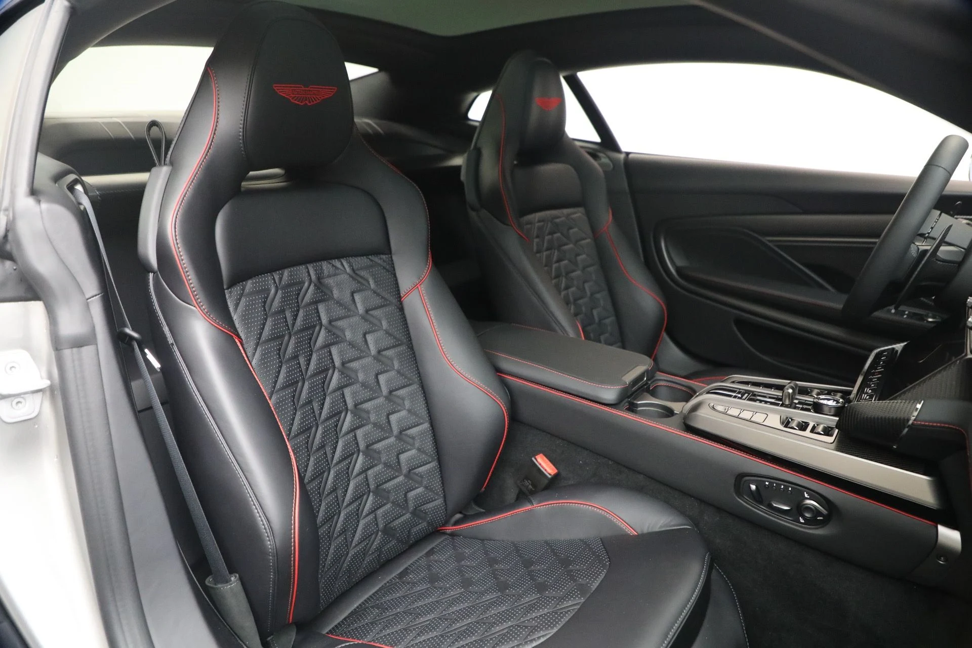 mph019_3212894354_New_2026_Aston_Martin_Vanquish_1767630425_1a93cf2a66