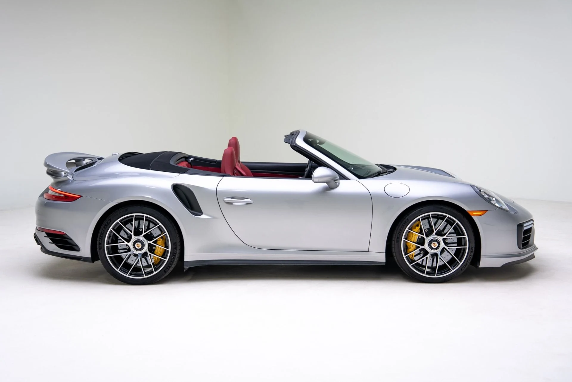 mph019_3213900839_Used_2018_Porsche_911_Turbo_S_1769029746_a400f2cc16