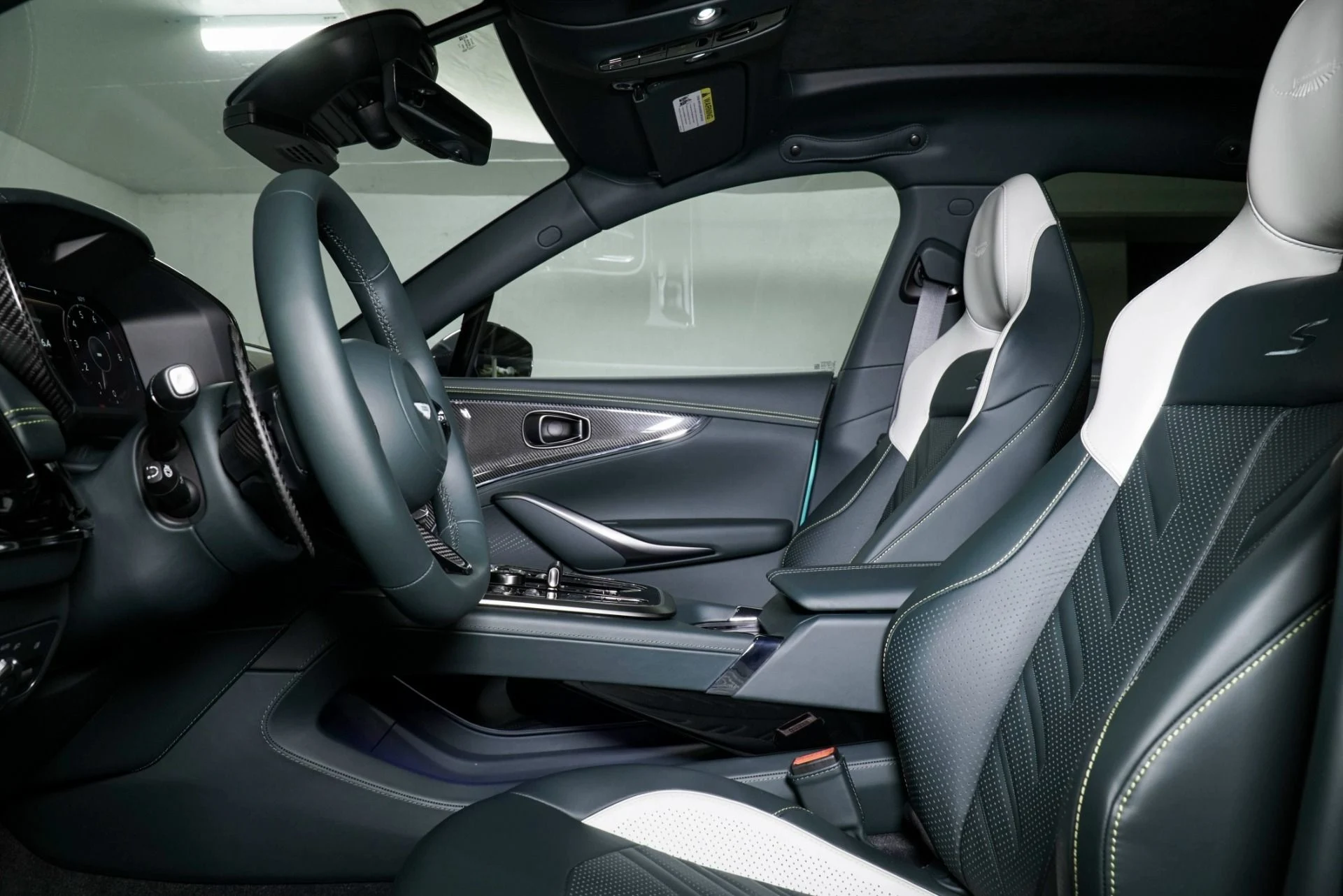 mph019_3215370303_New_2026_Aston_Martin_DBX_S_1768416197_855dbbcb5c