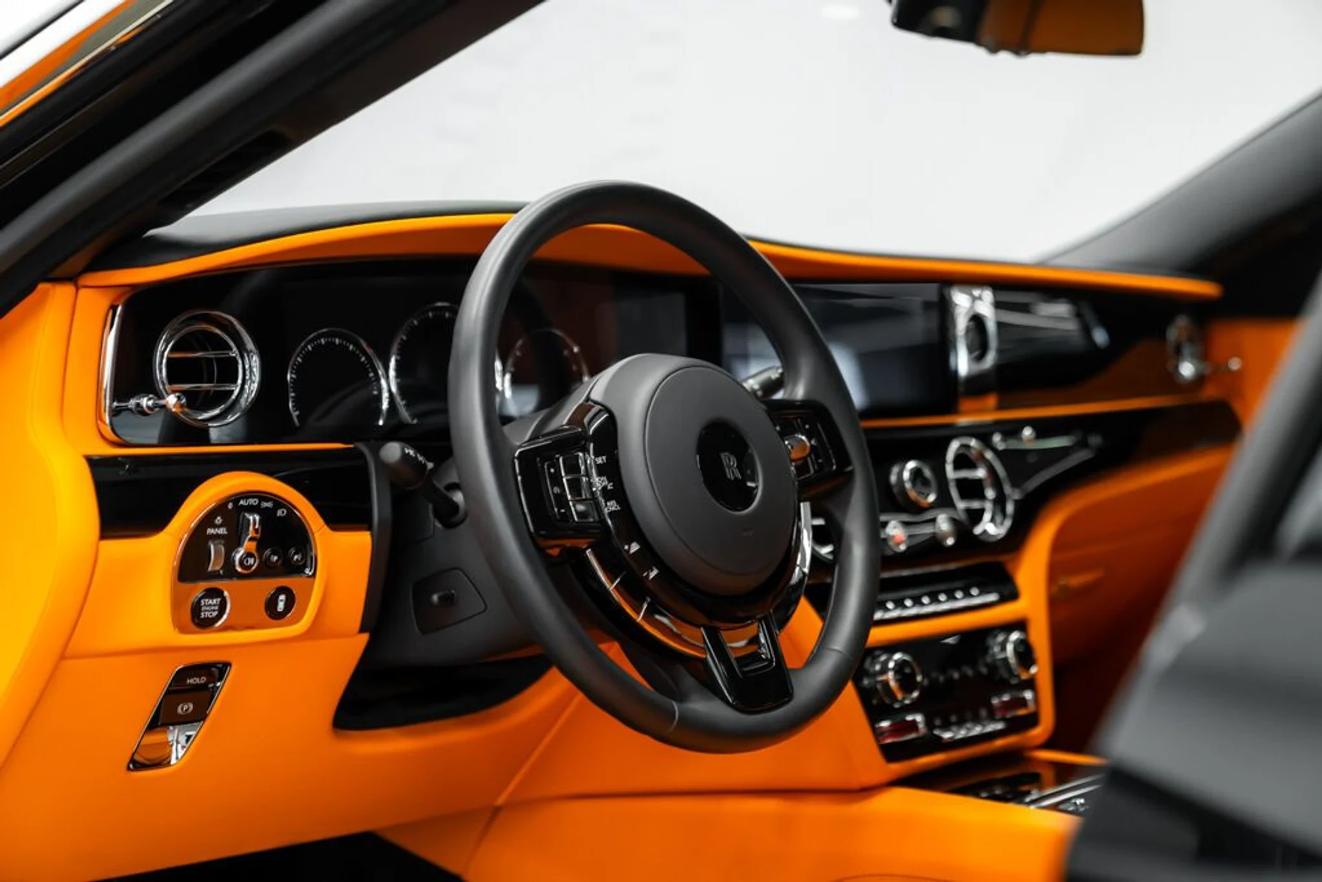 mph019_321635601_rolls_royce_ghost_2021_jpg_v_1754355020_e974746732