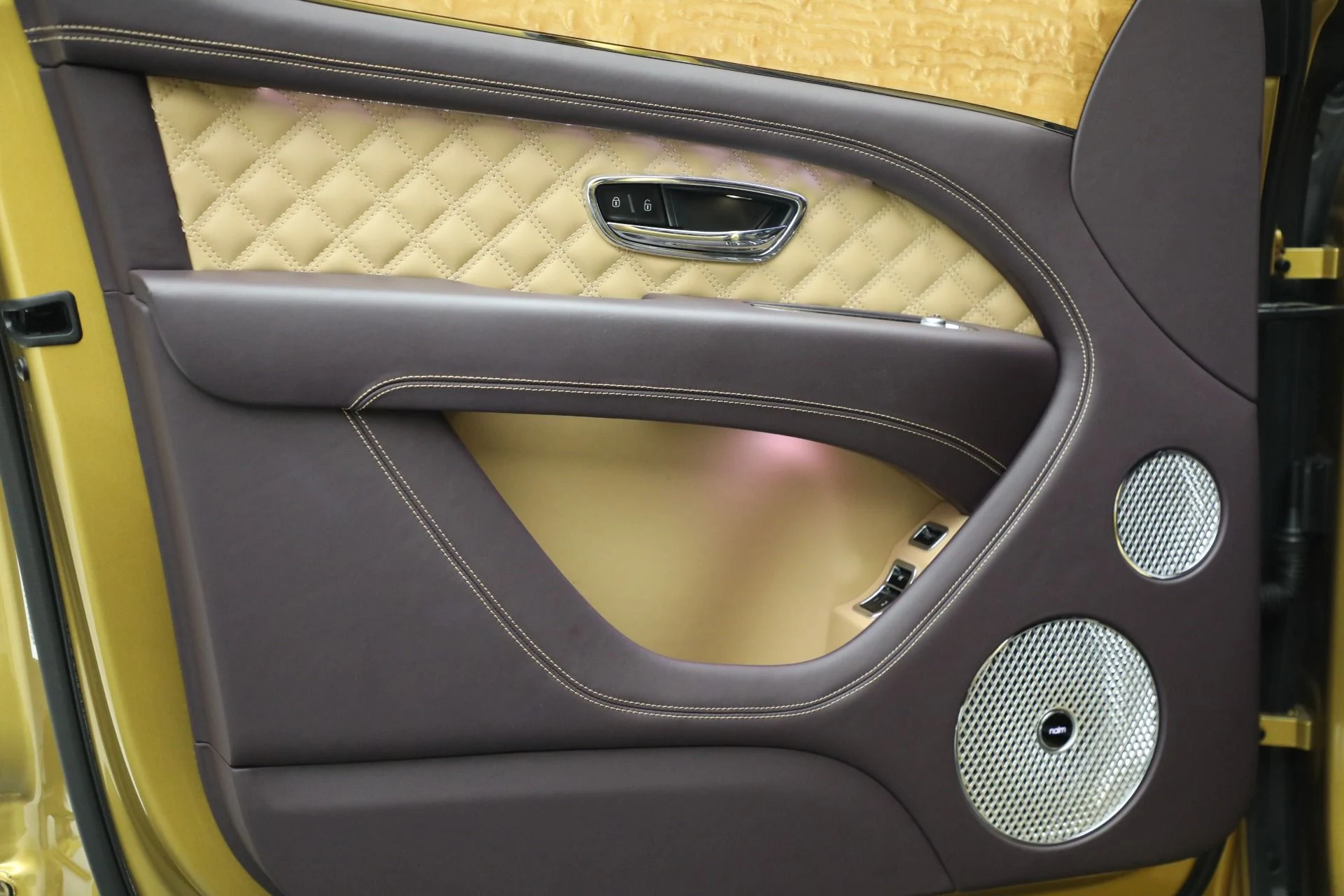 mph019_3218527976_Used_2022_Bentley_Bentayga_Speed_1761593261_ef1c1a73d8