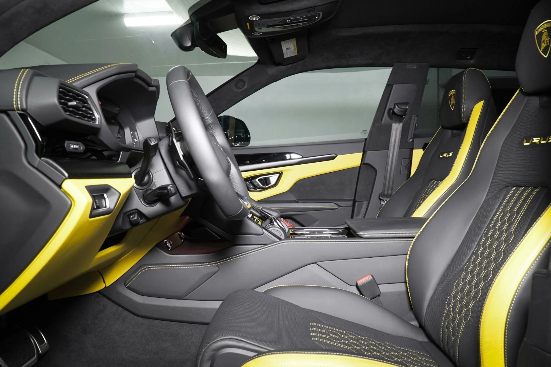 mph019_3232759446_Used_2024_Lamborghini_Urus_S_1785981549_bf74ee26a2