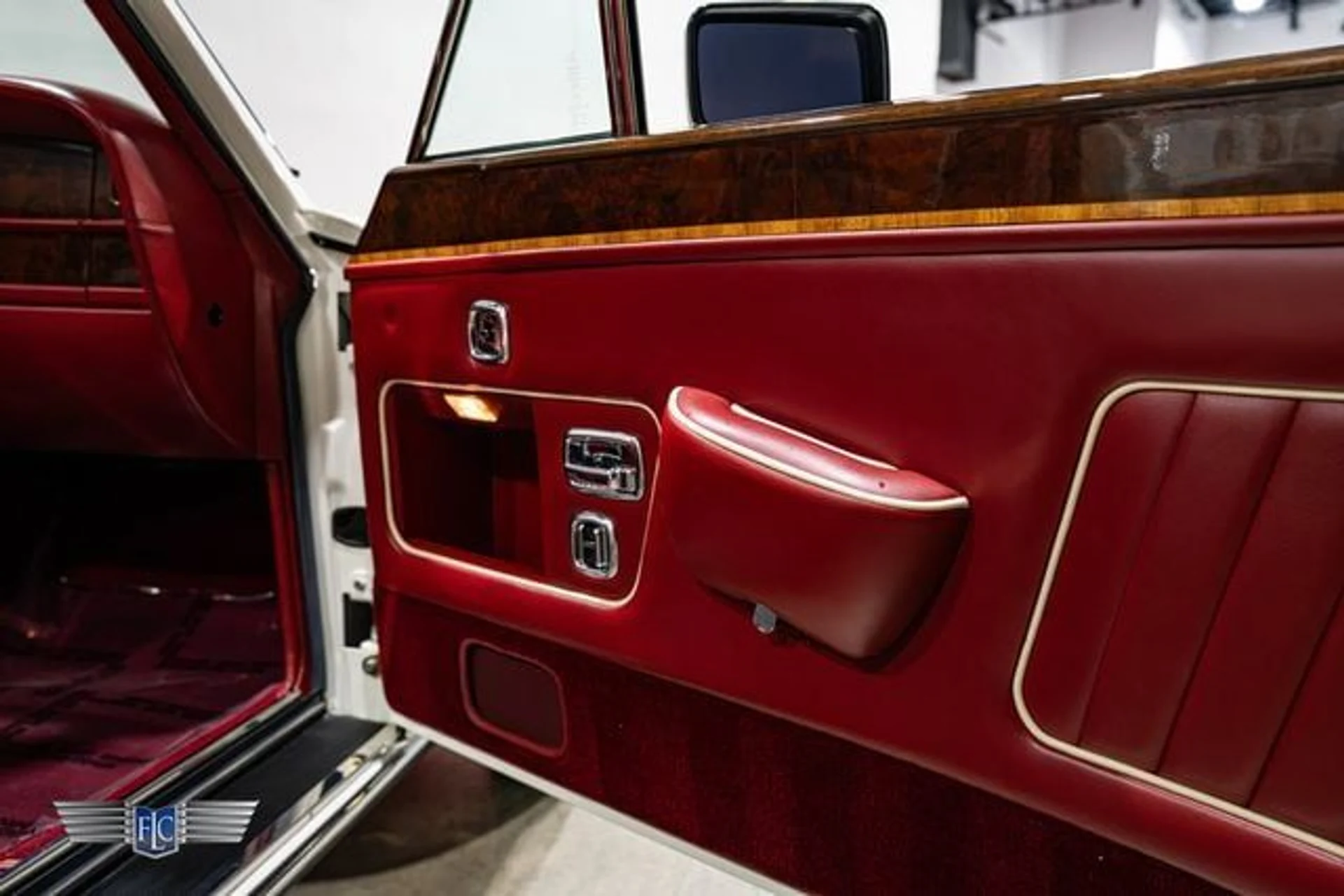 mph019_3237277398_used_1988_rolls_royce_corniche_cv_9689_23071252_24_640_a474f45dbe