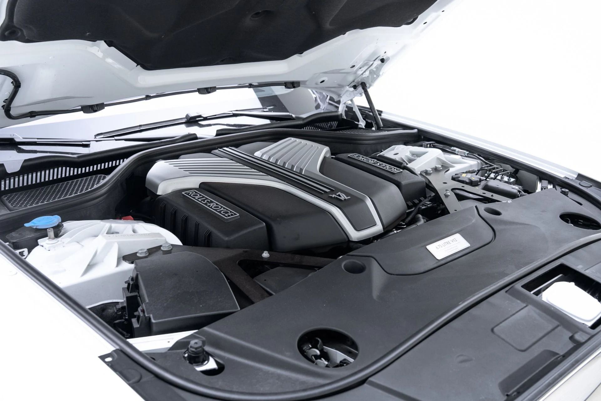 mph019_3240883411_Used_2022_Rolls_Royce_Ghost_1775153205_680a5f0958