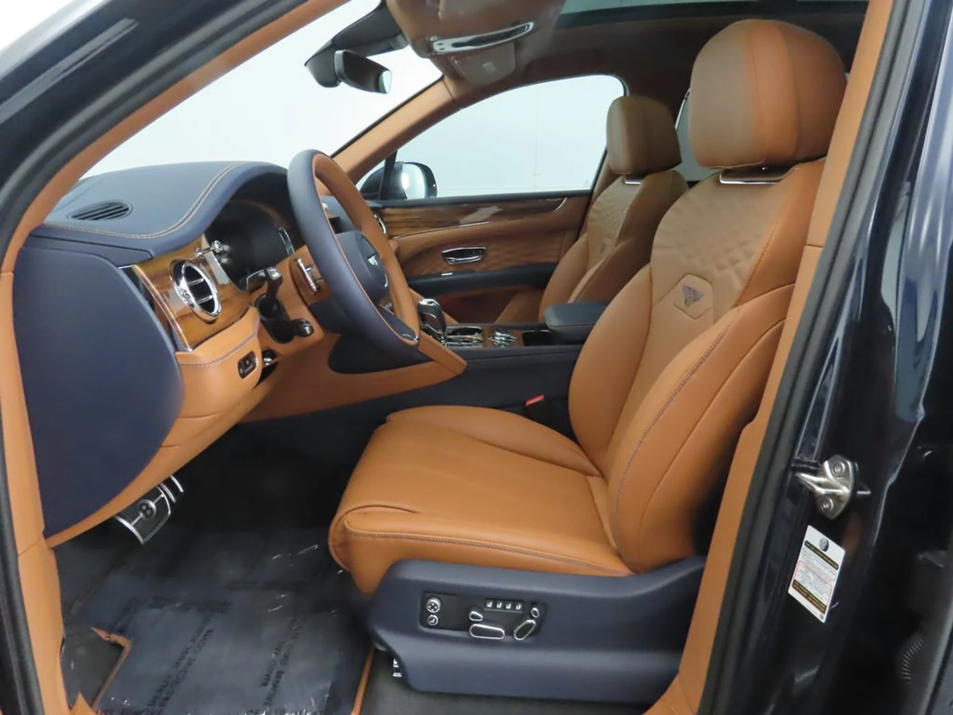 mph019_325478501_new_2025_bentley_bentayga_v8awd_8119_22910535_20_1024_061252c705