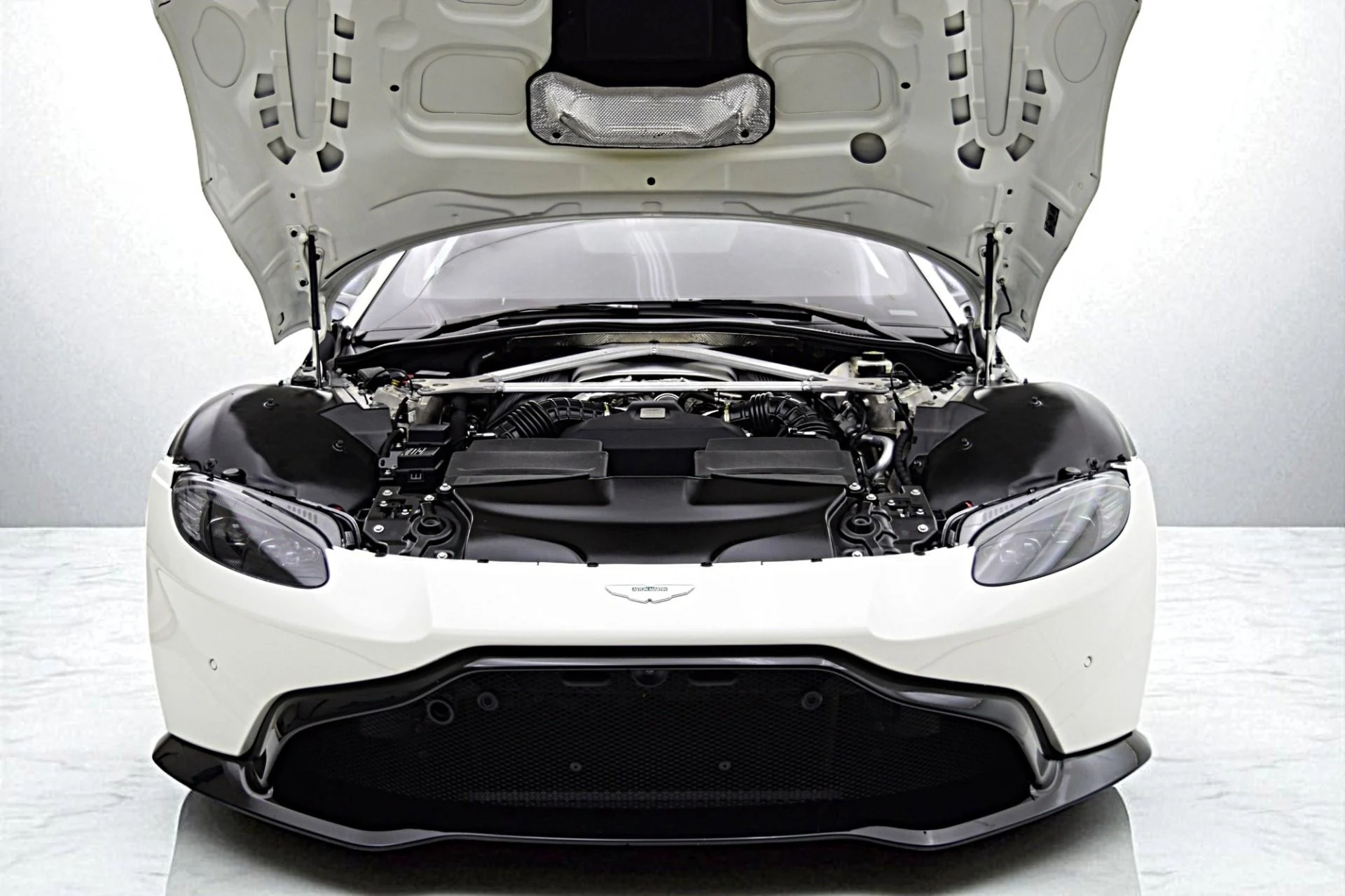 mph019_3260302391_Used_2019_Aston_Martin_Vantage_9fa5961748