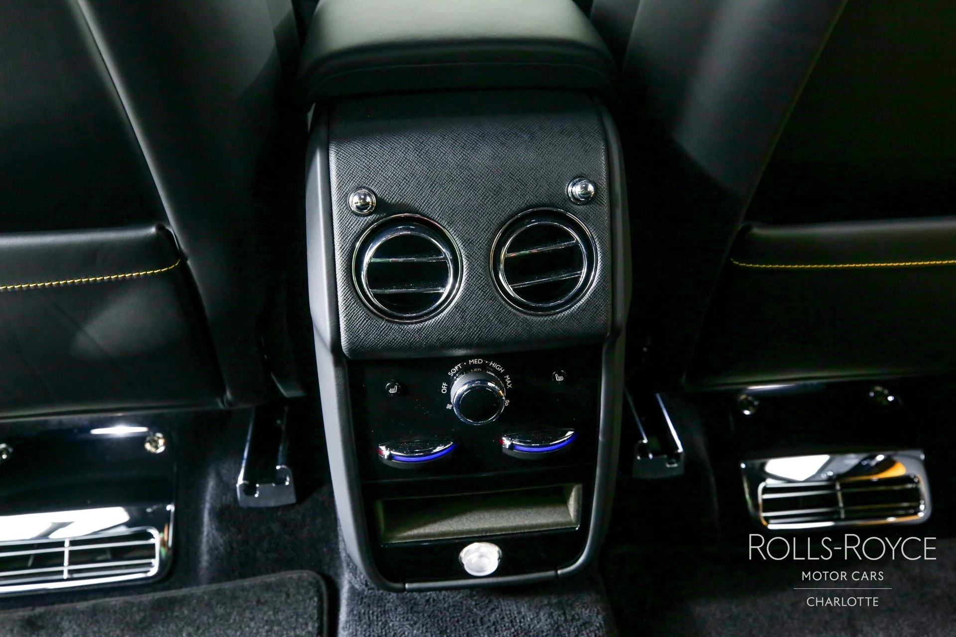 mph019_326534500_Used_2023_Rolls_Royce_Cullinan_1688236802_57d6c23899