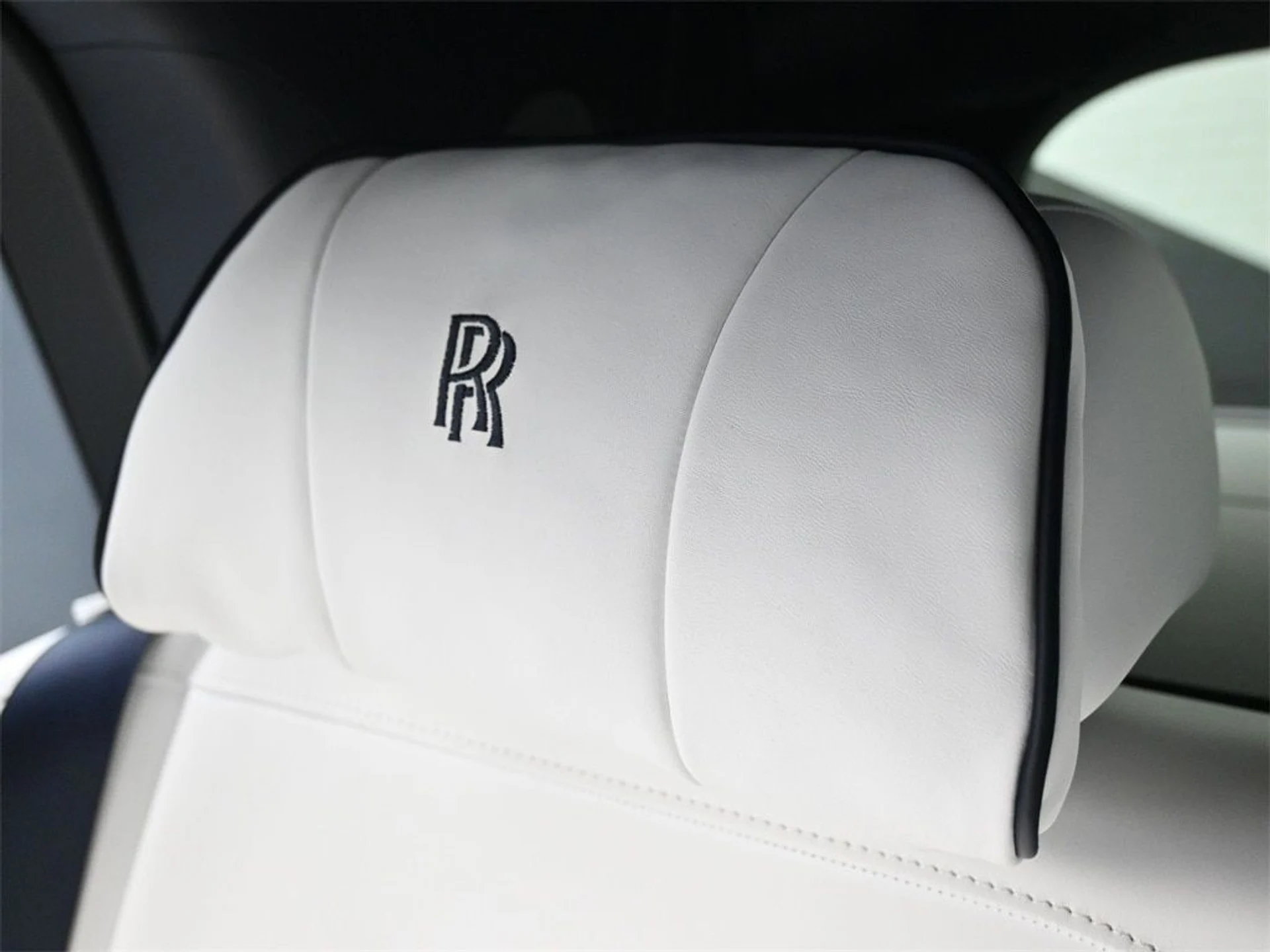 mph019_3277745984_3332a27efd197944596c2e61675d9cf4x_2c589ee166