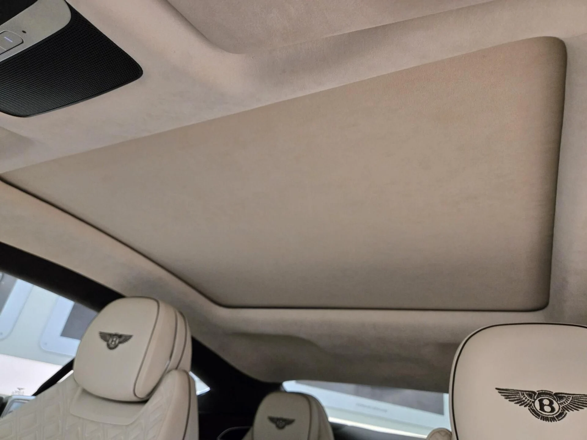 mph019_3278088315_Used_2022_Bentley_Continental_GT_V8_1763539405_2b7fb048c6