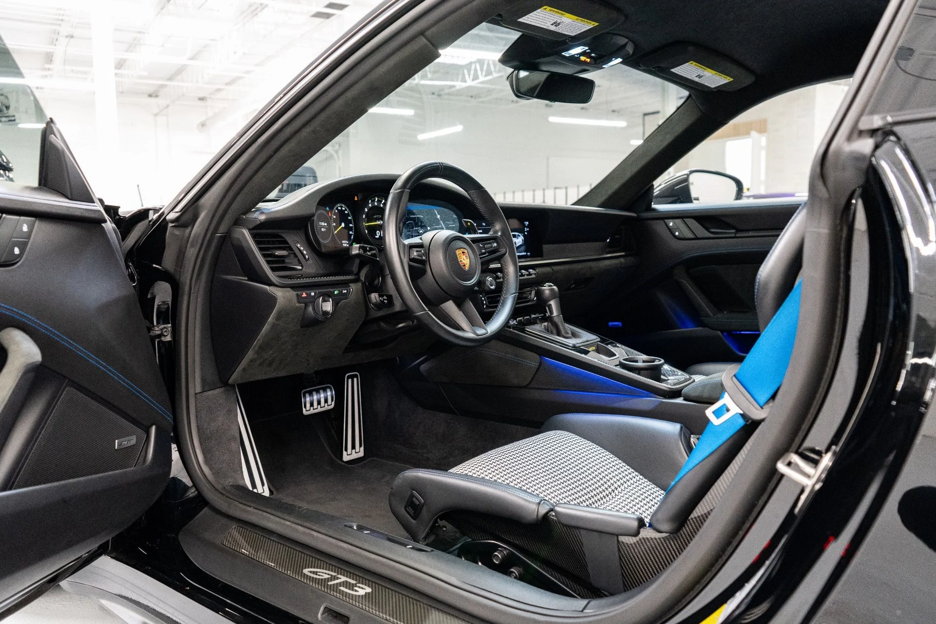 mph019_3280880826_Used_2022_Porsche_911_GT_3_1766000906_4805b41878