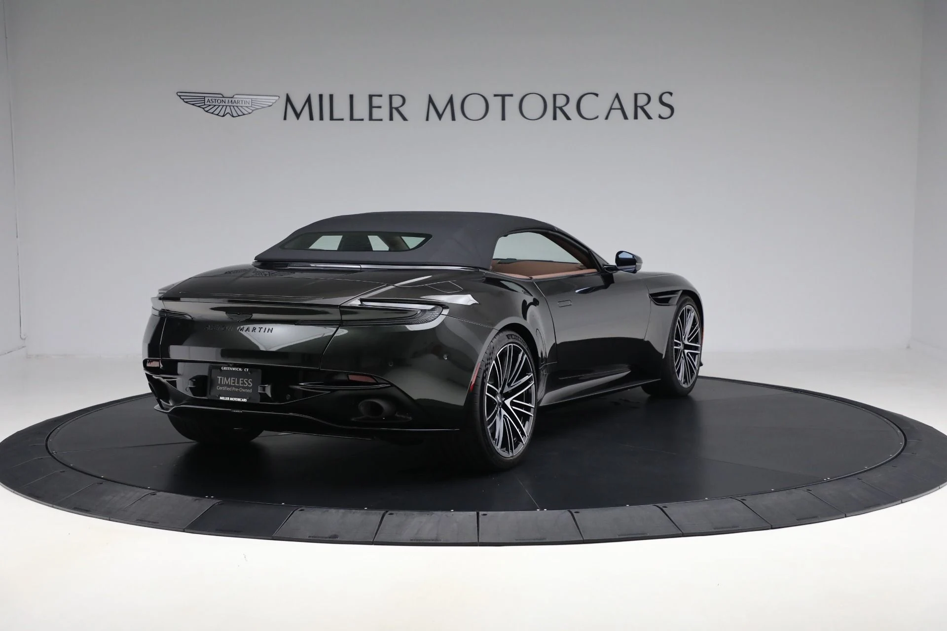 mph019_3283790106_Used_2024_Aston_Martin_DB_12_Volante_901c75ccd7