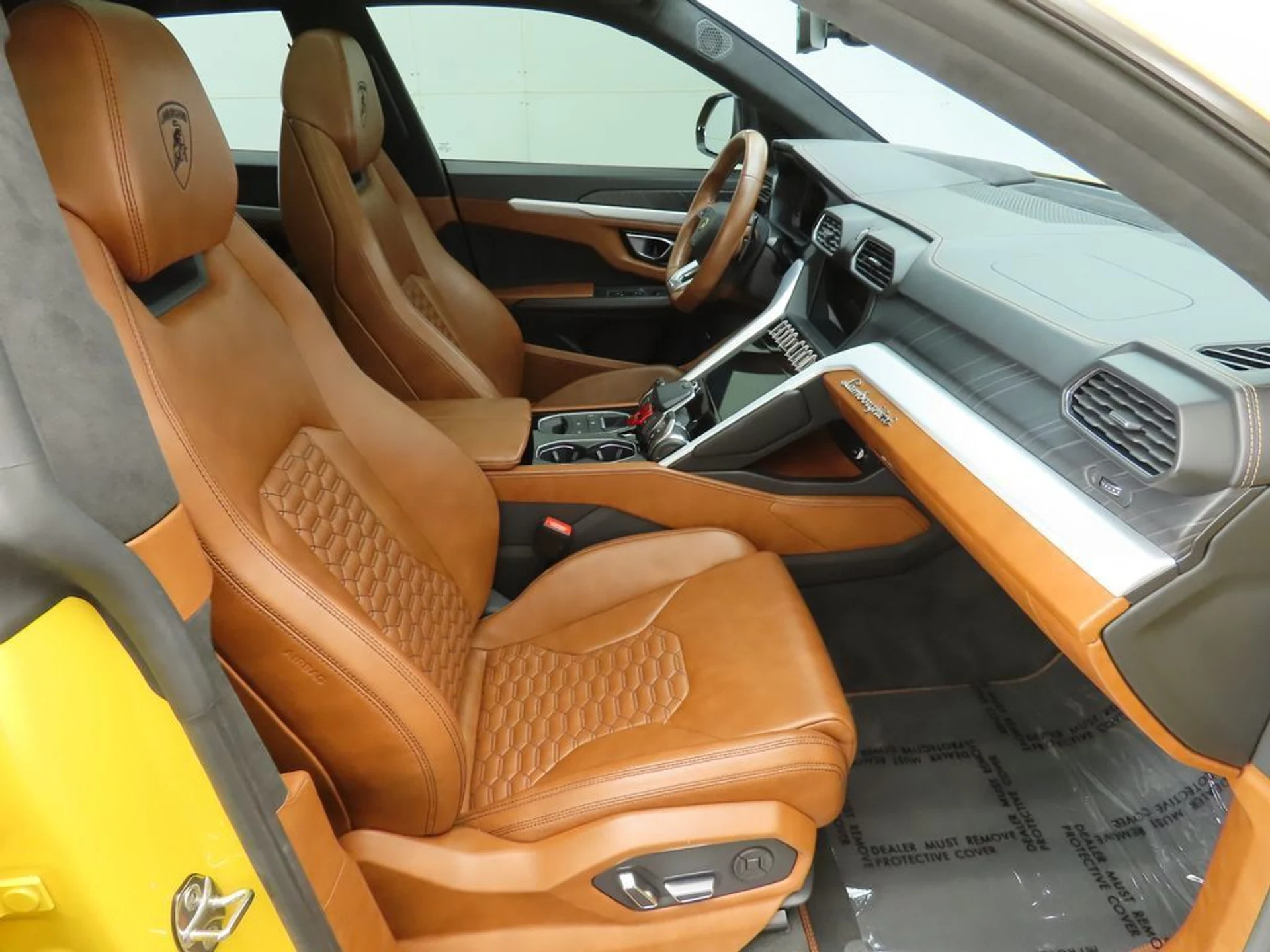 mph019_3291921077_used_2019_lamborghini_urus_awd_8119_22960416_20_1024_c2e03d8b86