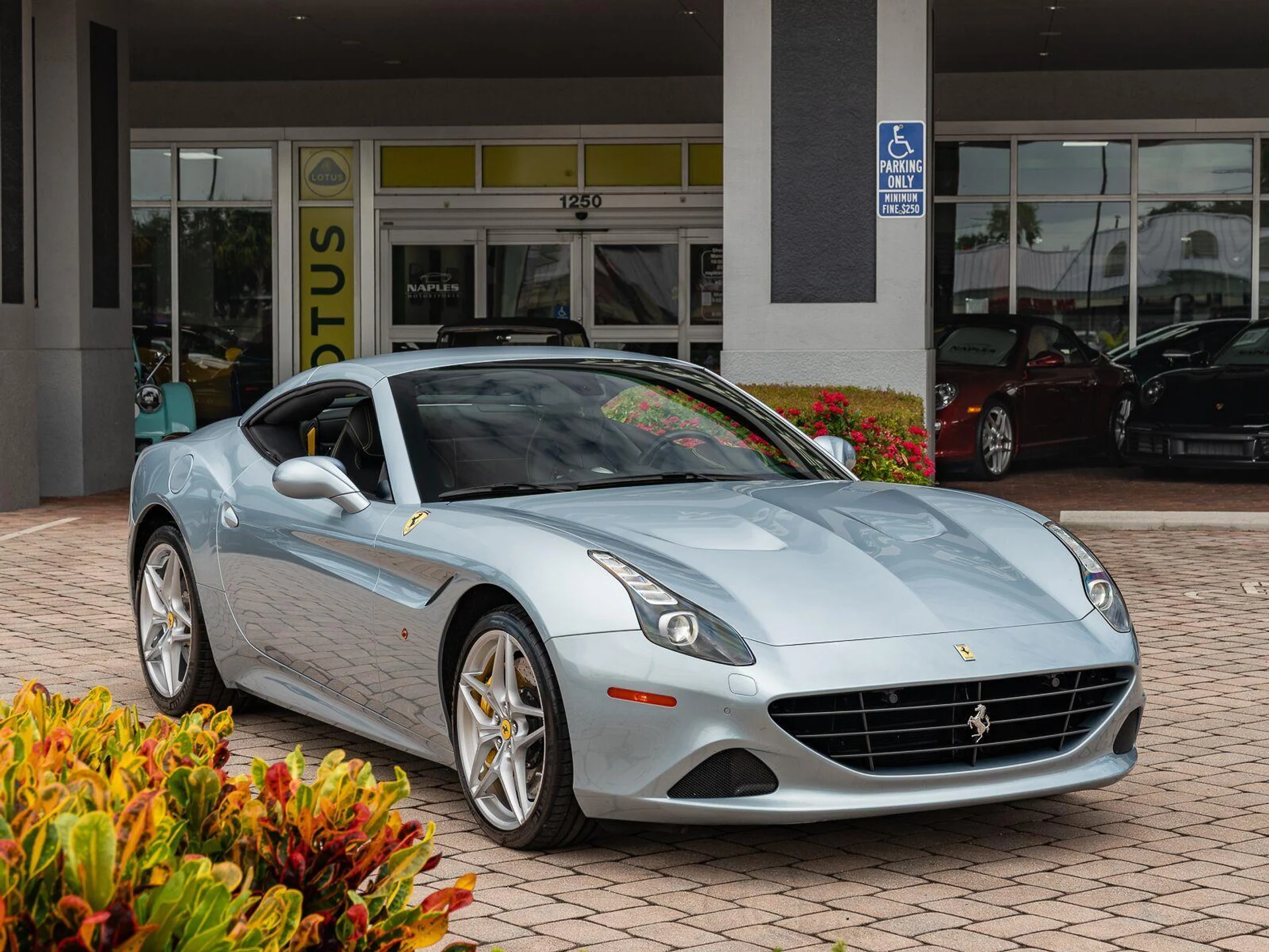 mph019_3299414624_Used_2016_Ferrari_California_T_1785949660_9f0d3e8b88