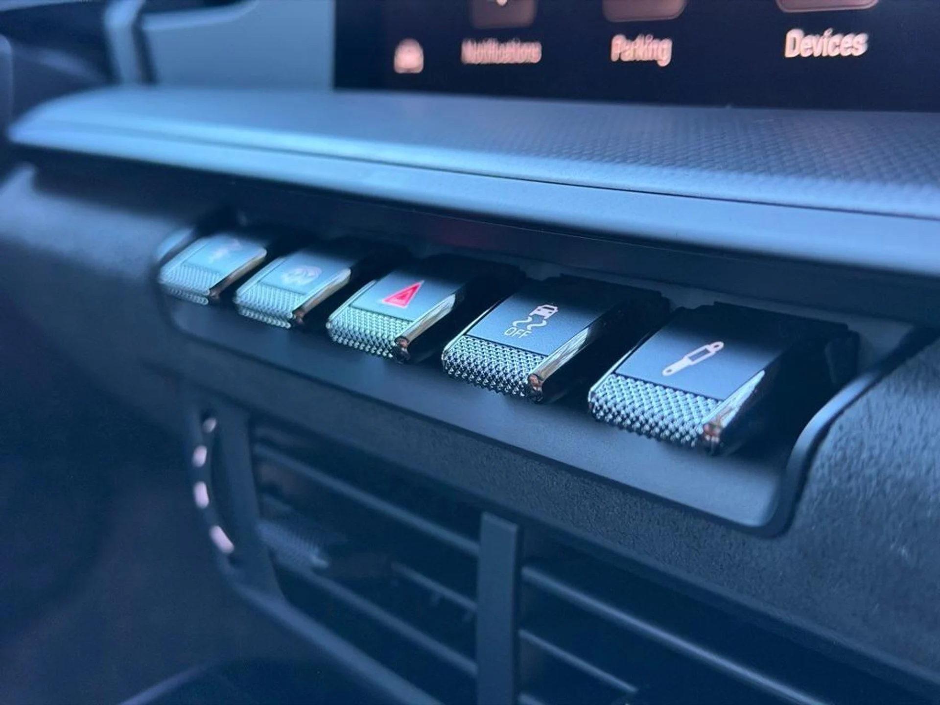 mph019_3310286582_UW_9_Ldz_Uup_BY_93c_UHR_Ldf_Ihn_X1_E_8a5096b6cd