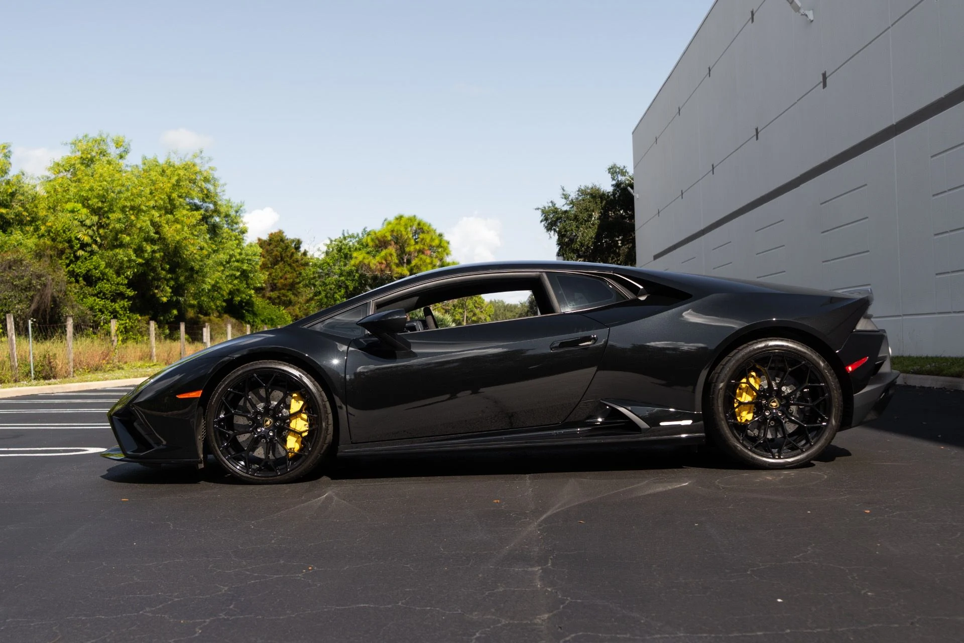 mph019_3310298440_Used_2022_Lamborghini_Huracan_EVO_1764129423_0d096cdfcf