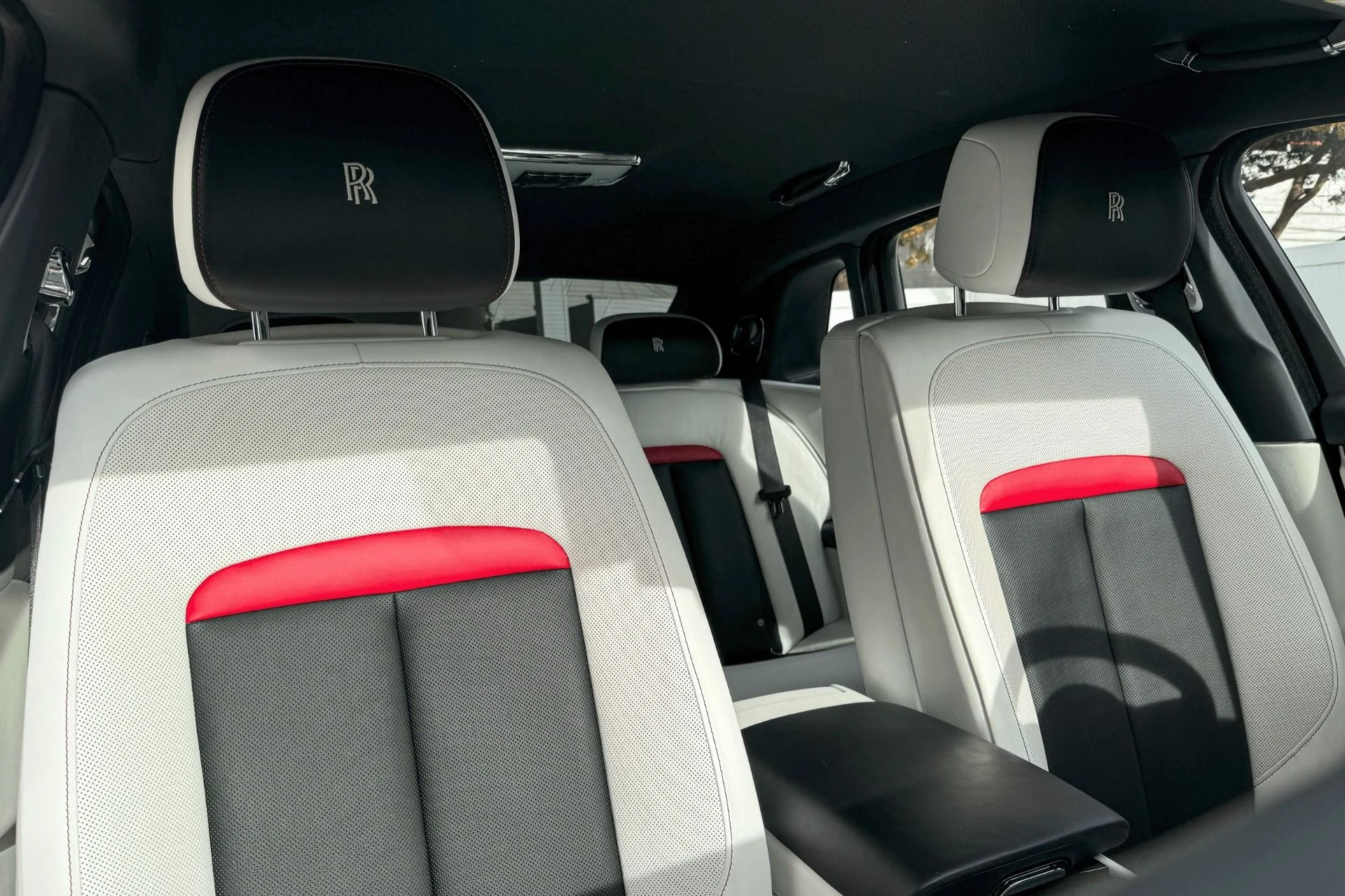 mph019_3311474936_Used_2022_Rolls_Royce_Ghost_1751353922_1d094bf085