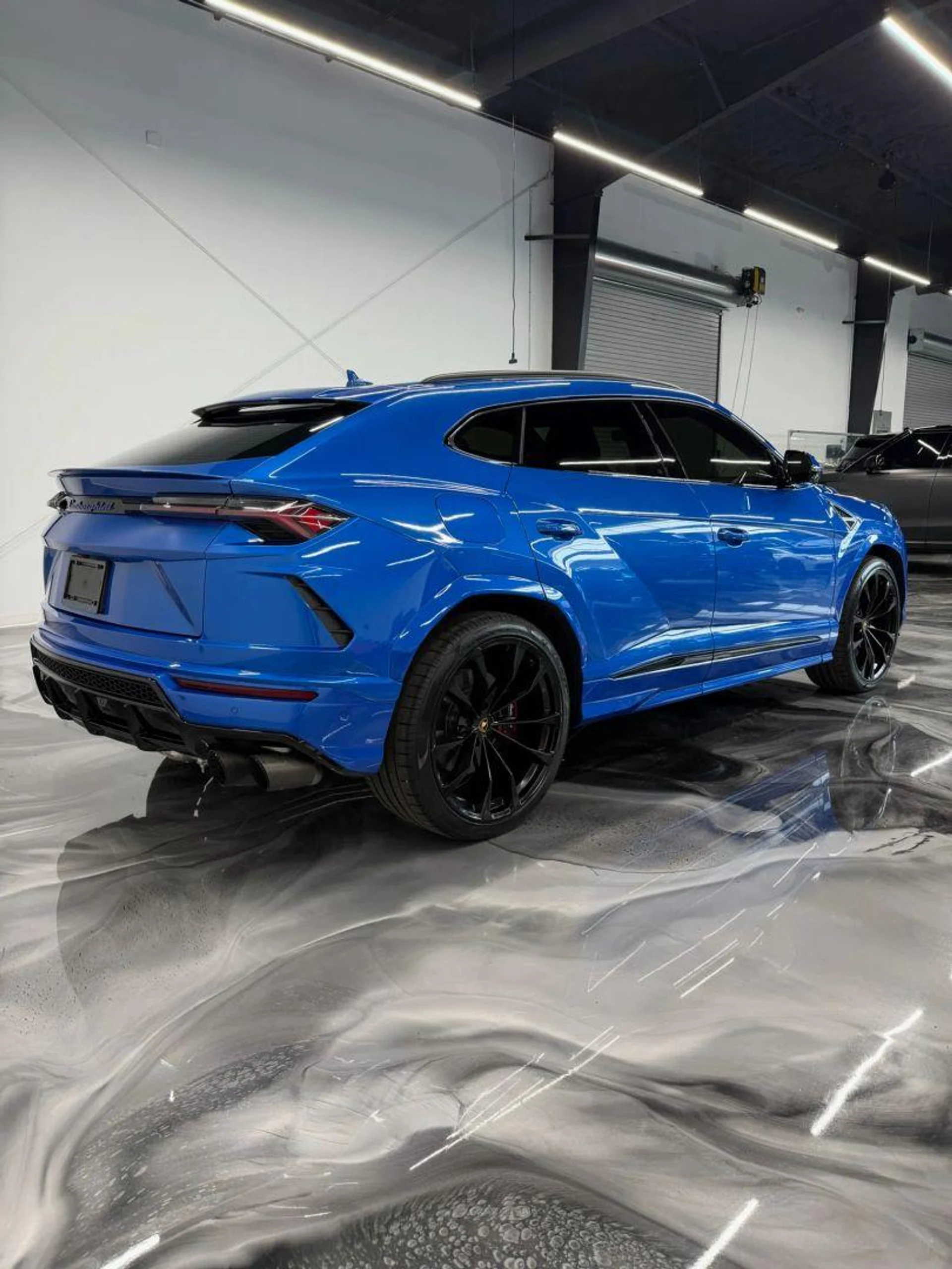 mph019_3319440971_Used_2019_Lamborghini_Urus_Sport_Utility_4_D_1784105685_d7cf558e2f